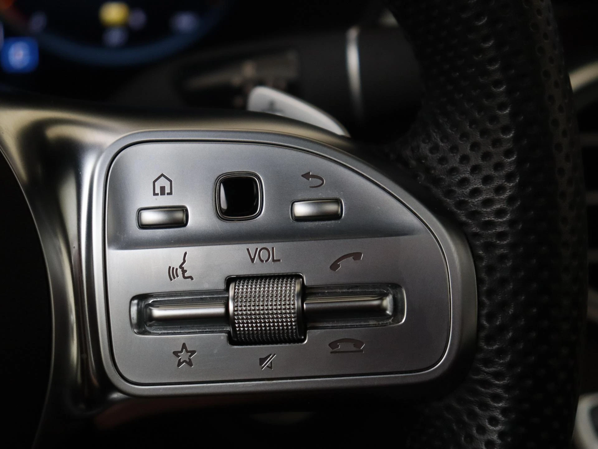 Mercedes-Benz-GLC-image-13