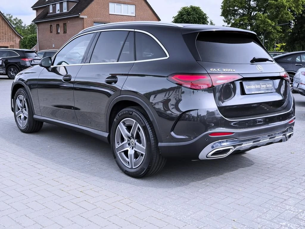 Mercedes-Benz-GLC 300 d-image-5