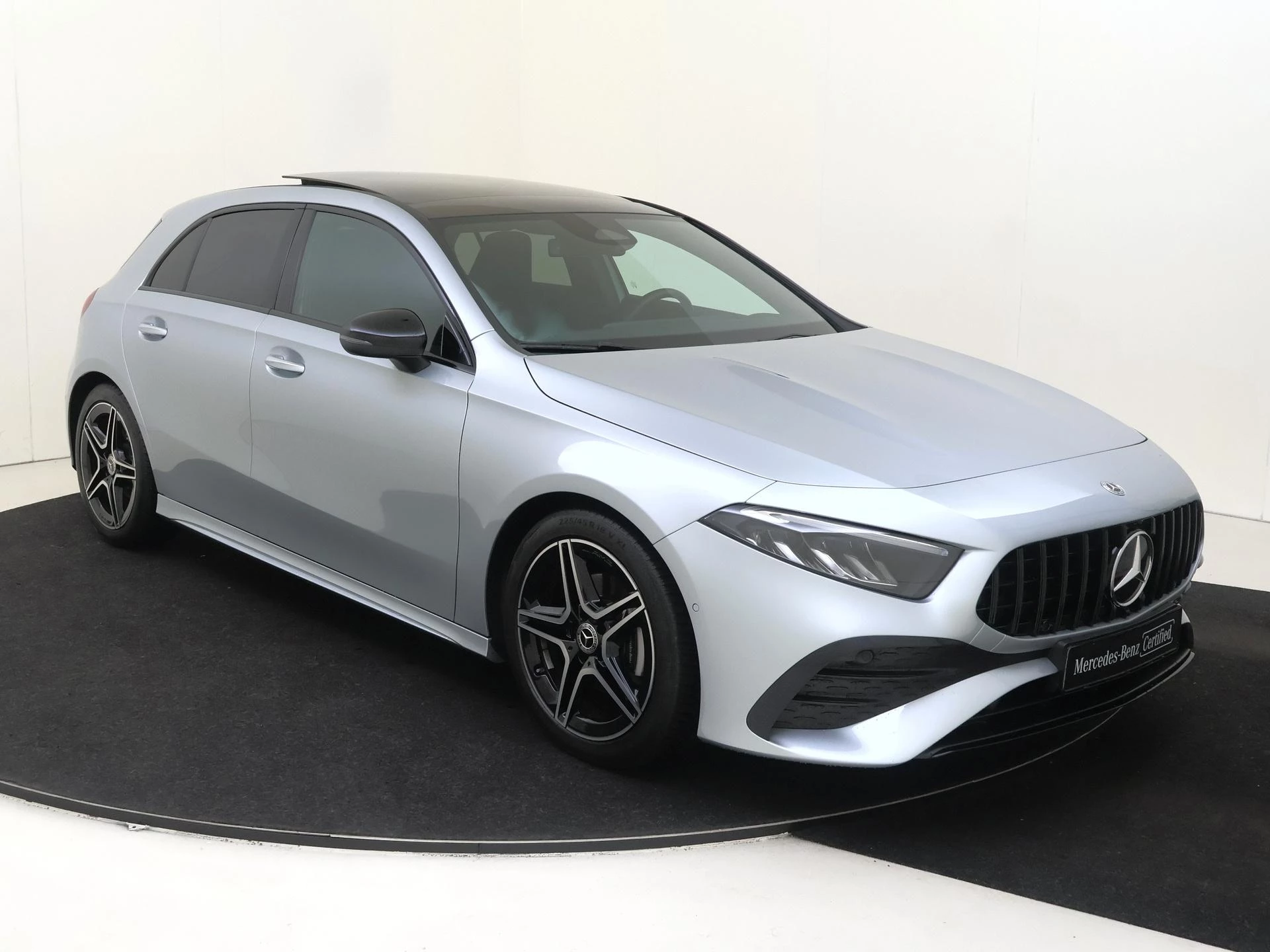 Mercedes-Benz-A-Klasse-image-1