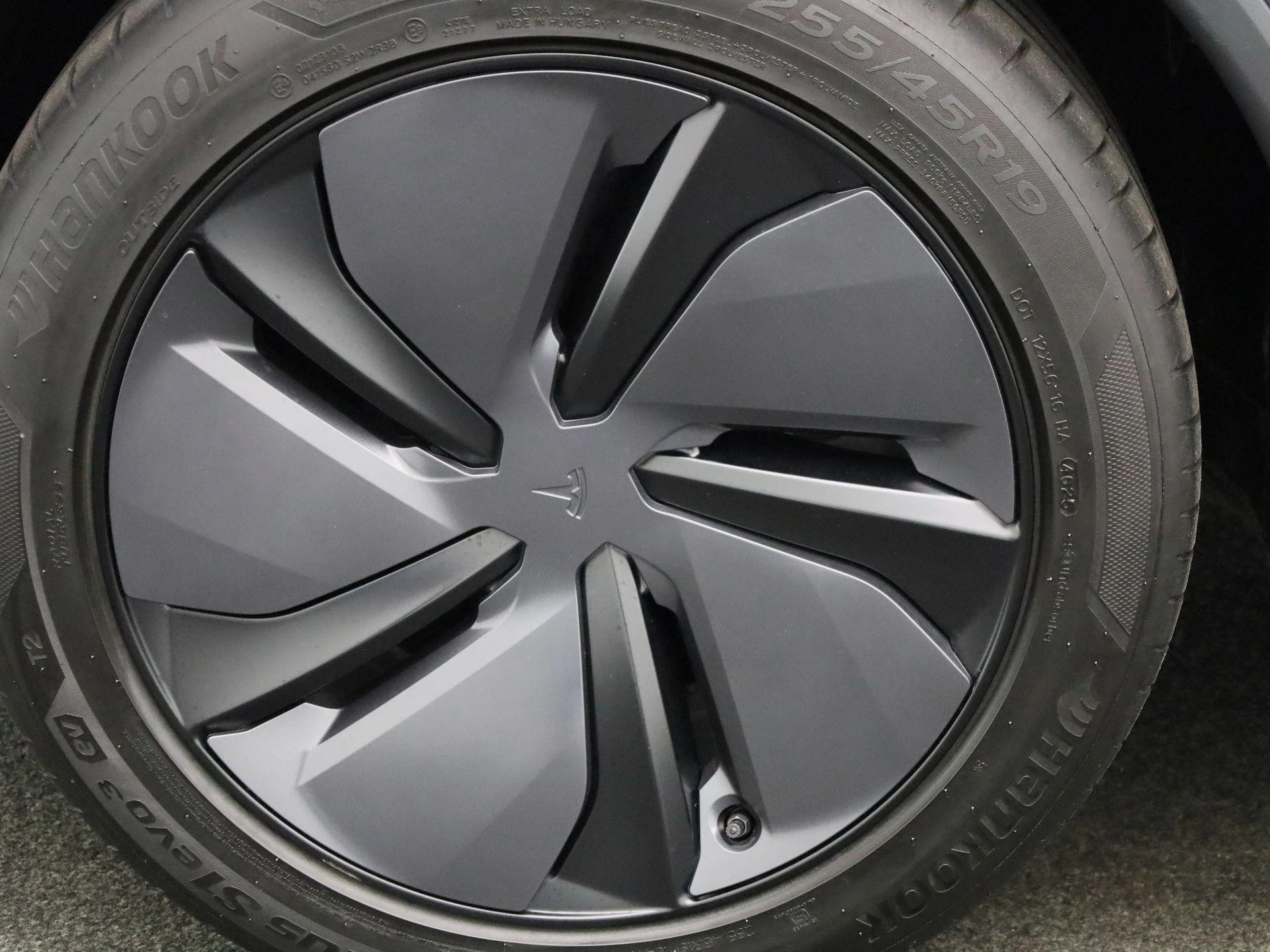 Tesla-Model Y-image-16