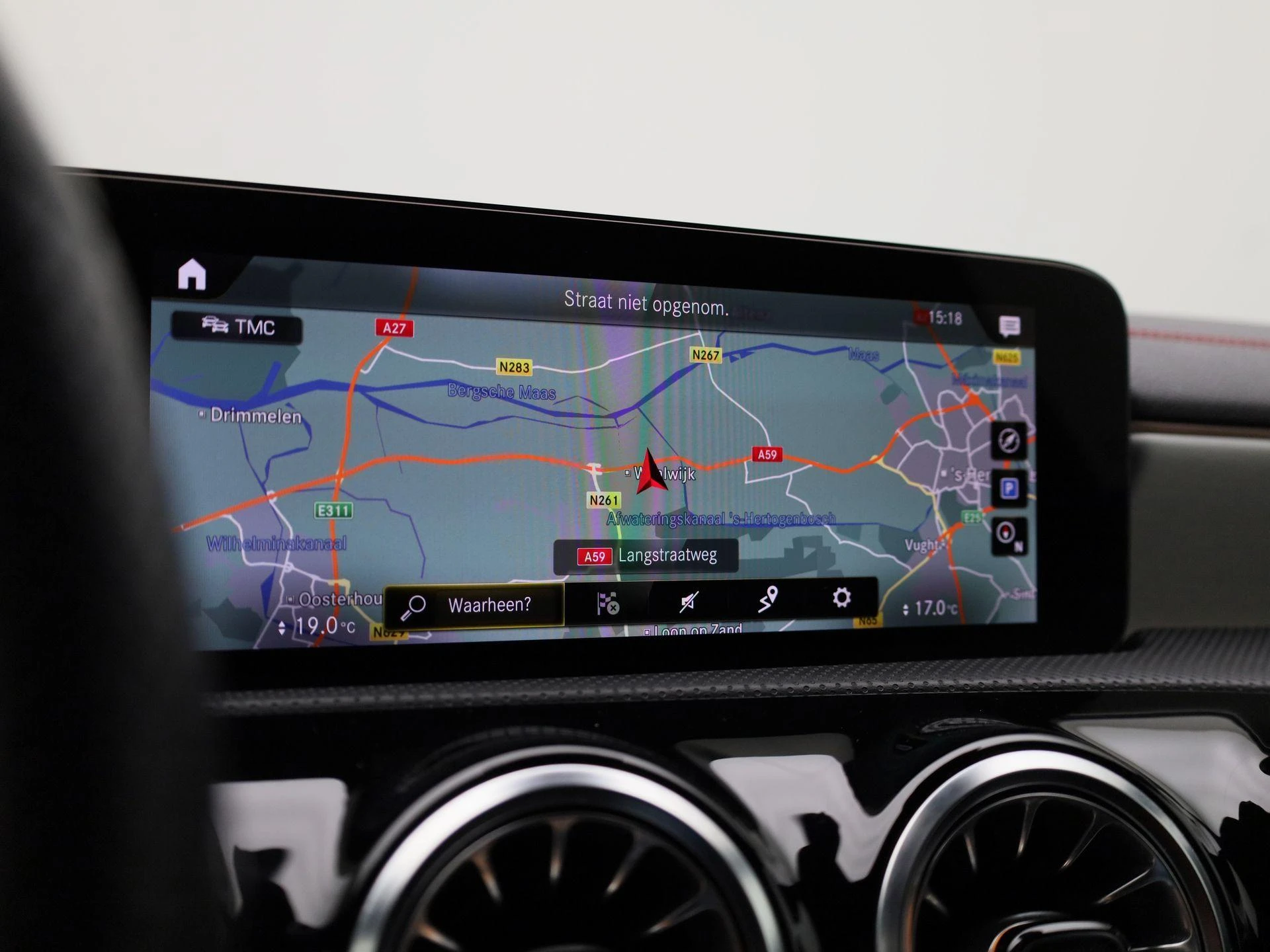 Mercedes-Benz-CLA-image-21