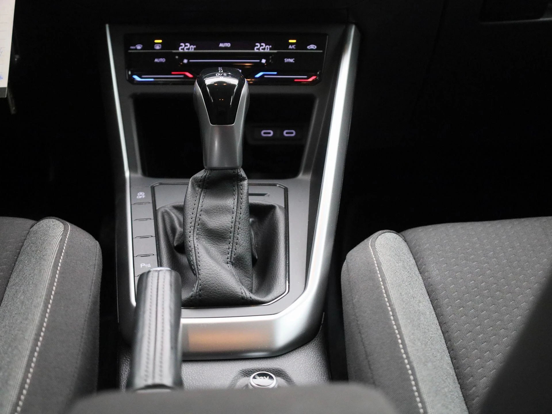 Volkswagen-Polo-image-9