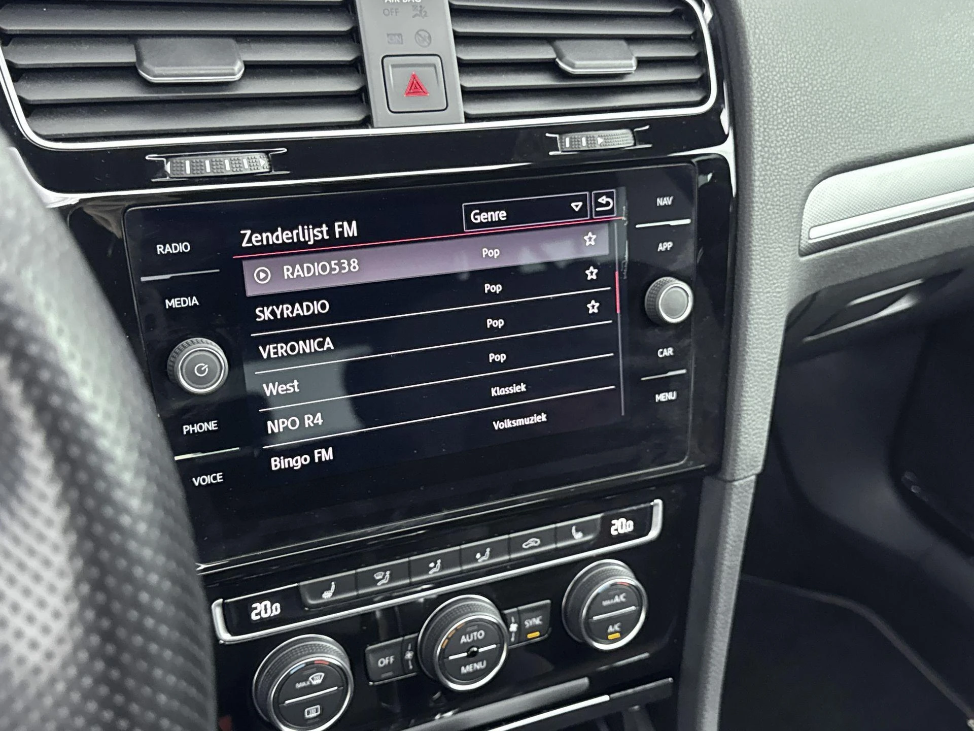Volkswagen-Golf-image-6