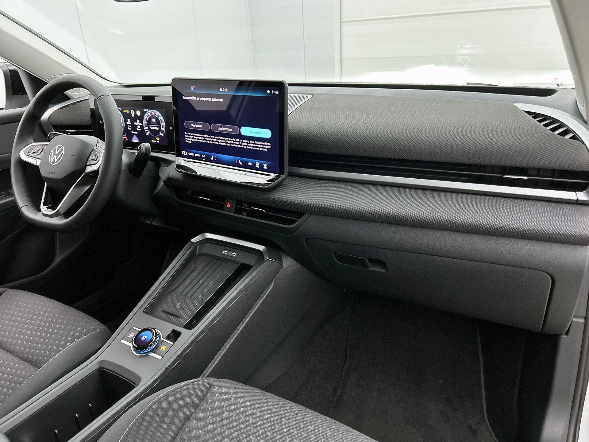 Volkswagen-T-Roc-image-19