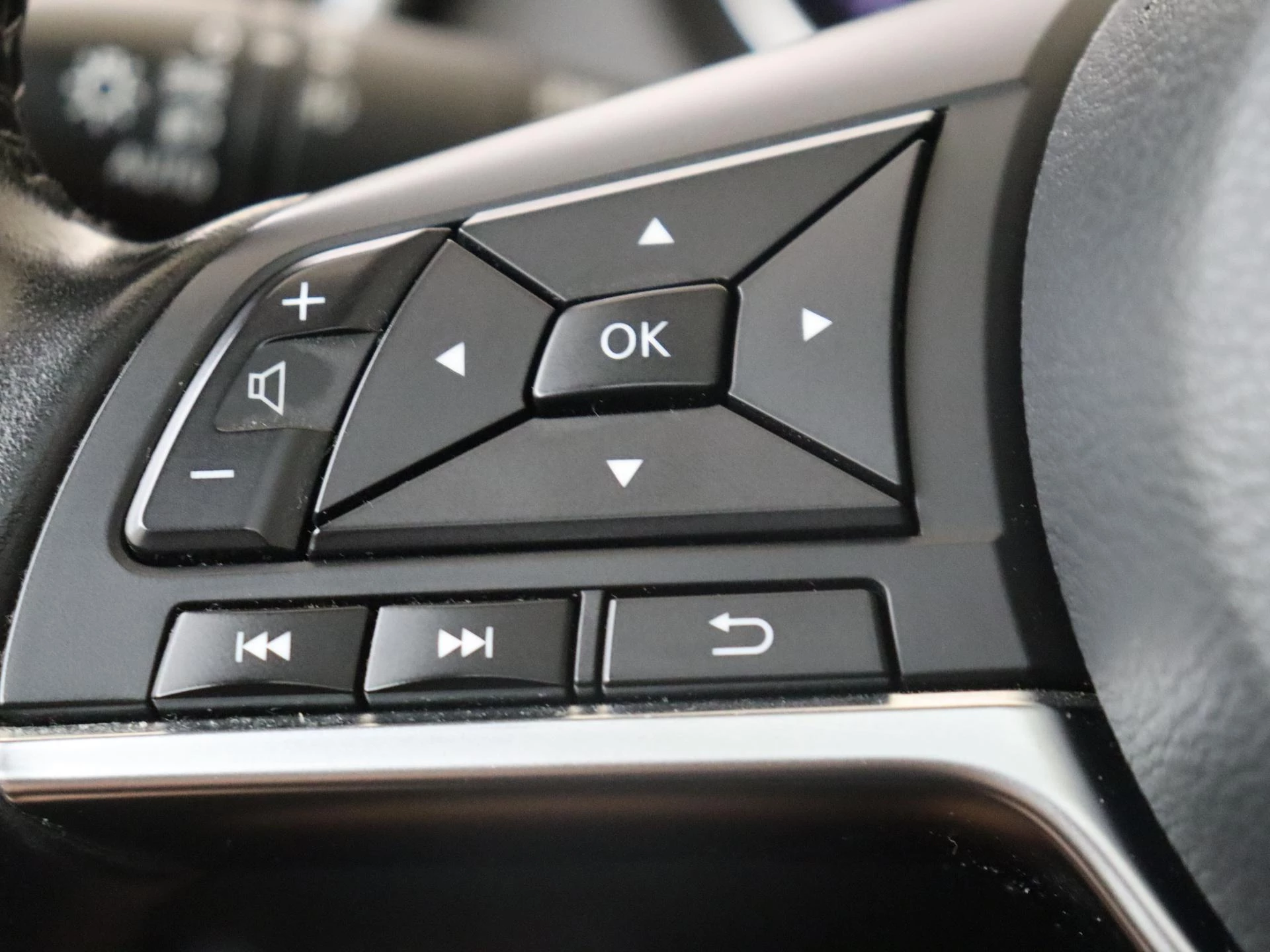 Nissan-QASHQAI-image-12