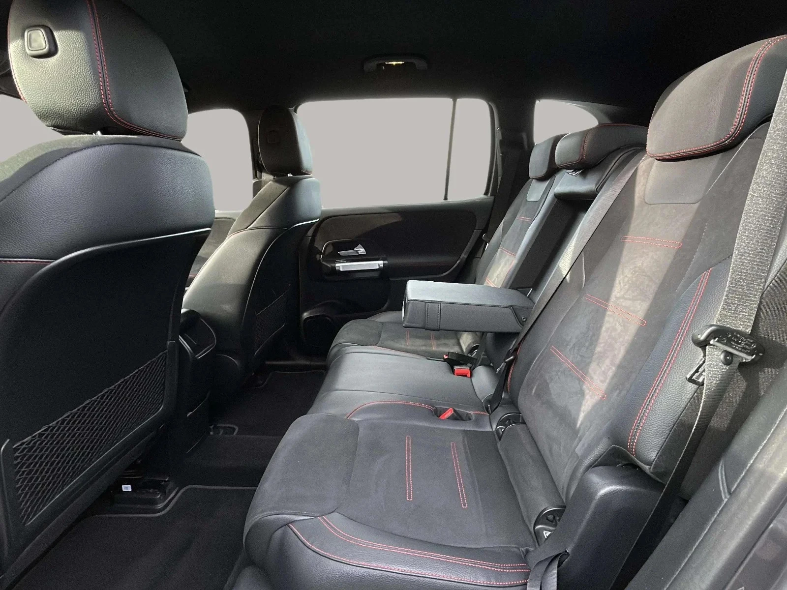 Mercedes-Benz-EQB-image-11