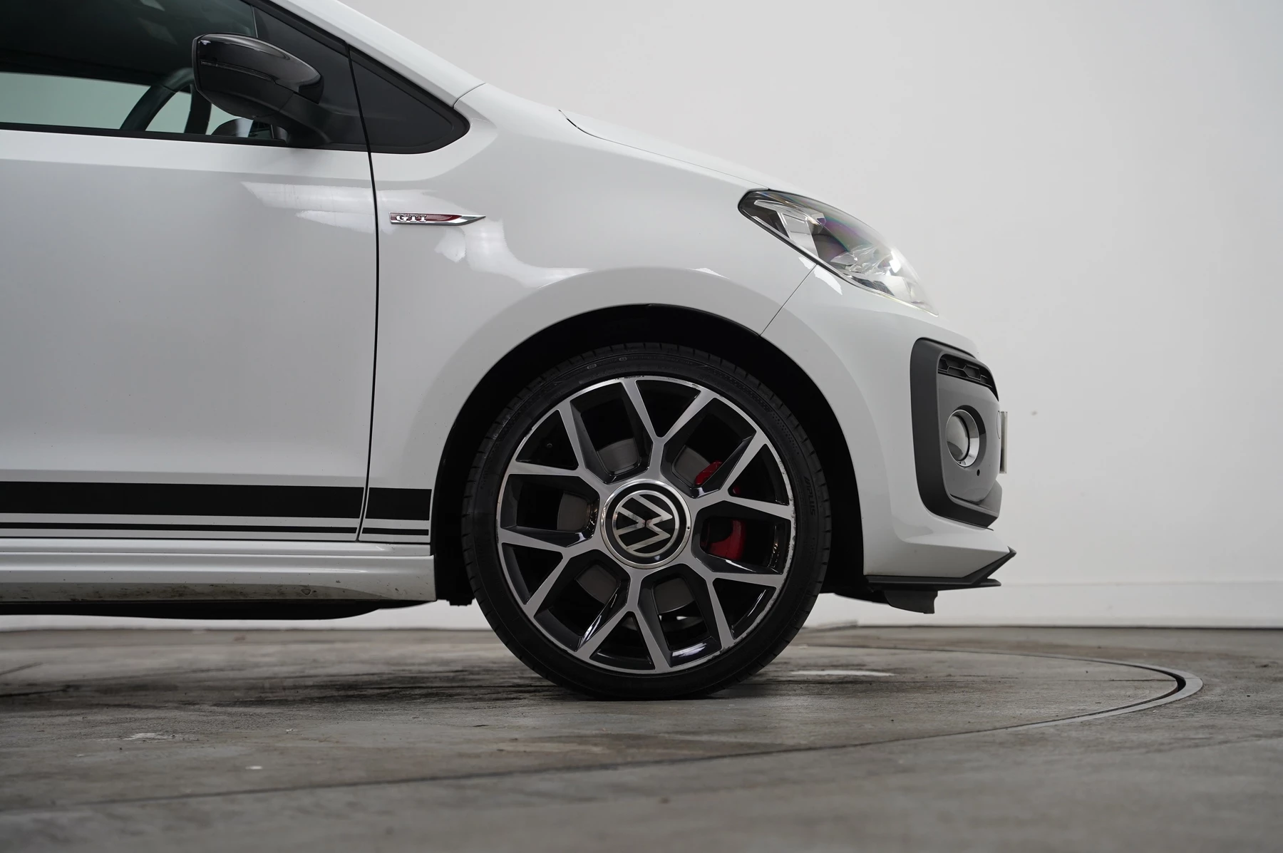 Volkswagen-up!-image-35