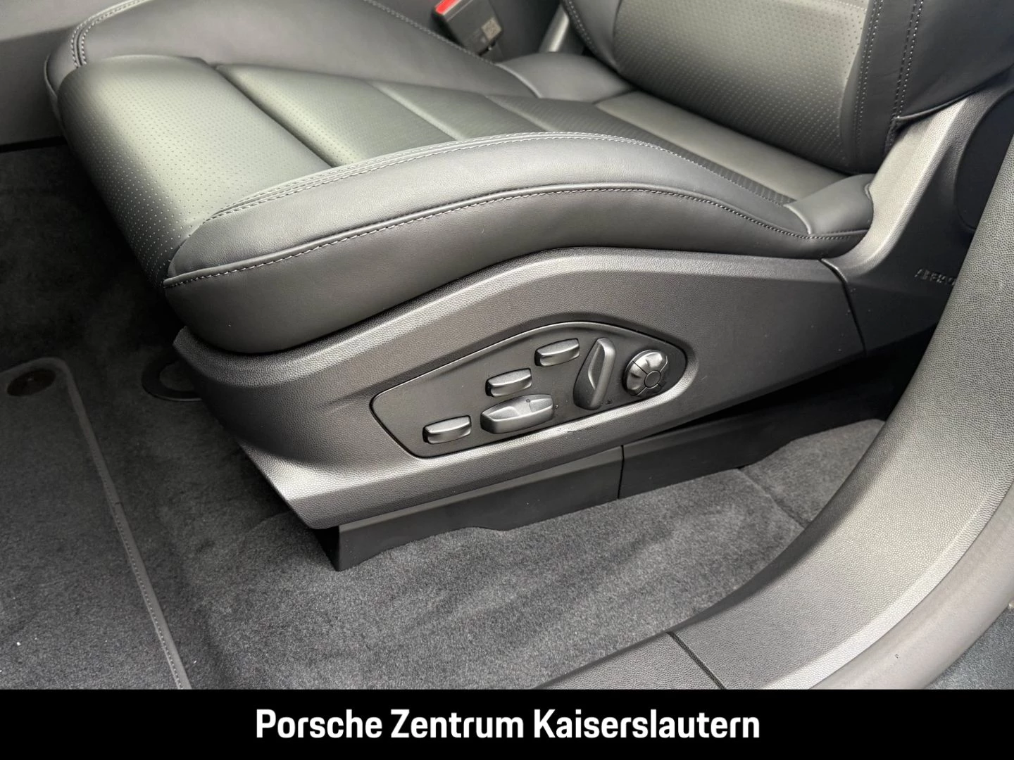 Porsche Macan HA-Lenkung Surround-View BOSE 20-Zoll -MK2 Macan HA-Lenkung Surround-View BOSE 20-Zoll -