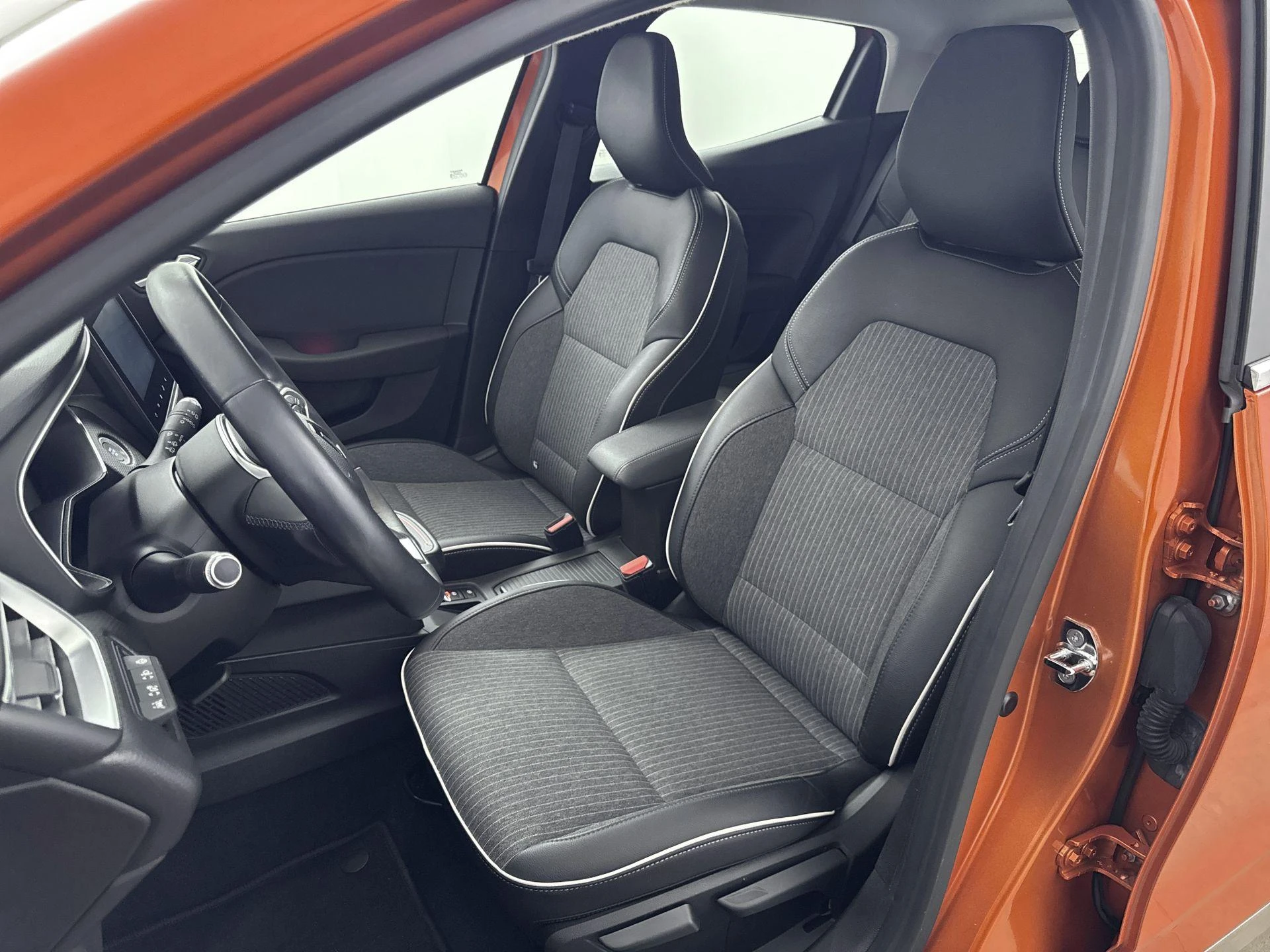 Renault-Clio-image-23