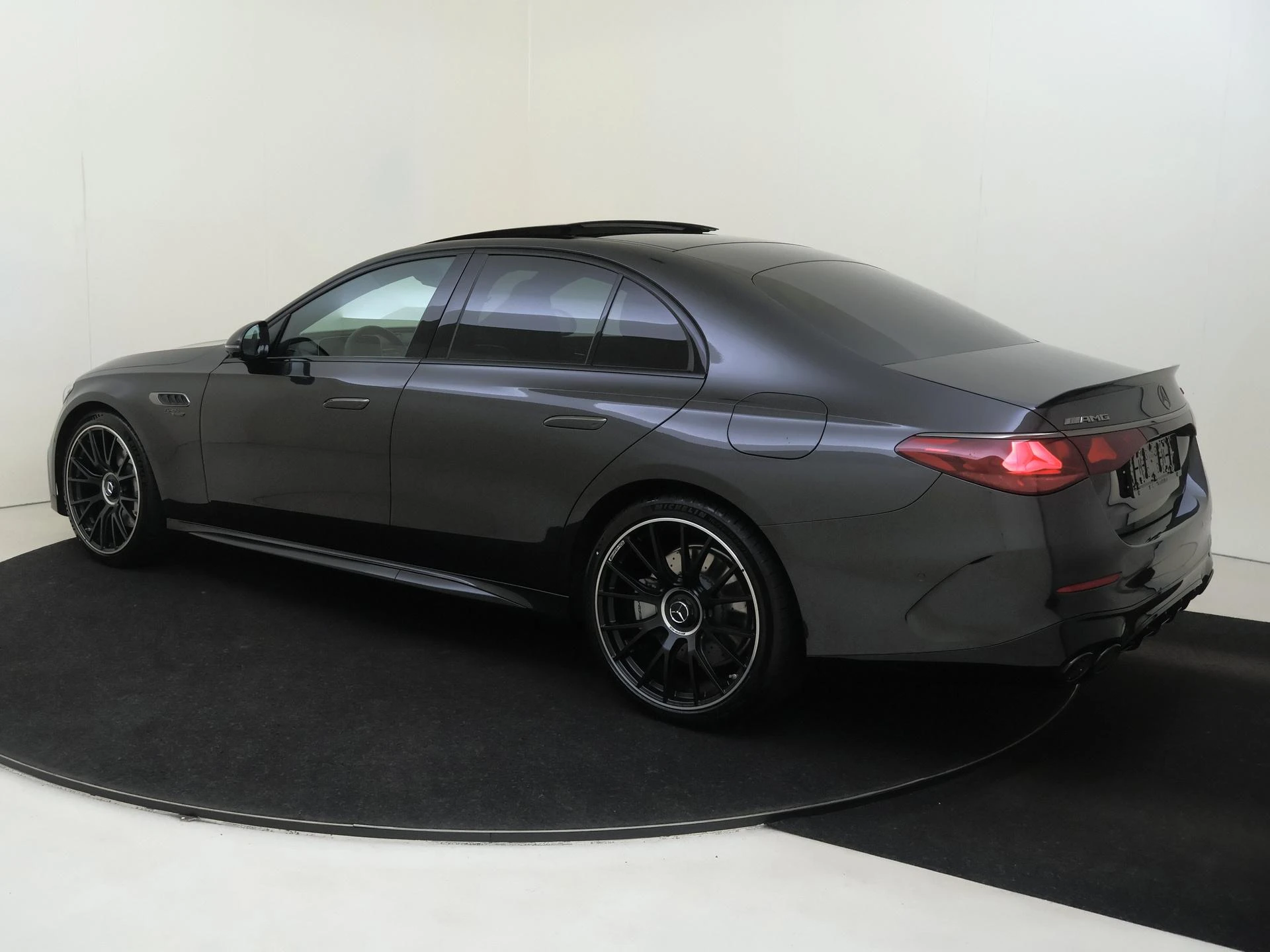 Mercedes-Benz-E-Klasse-image-2