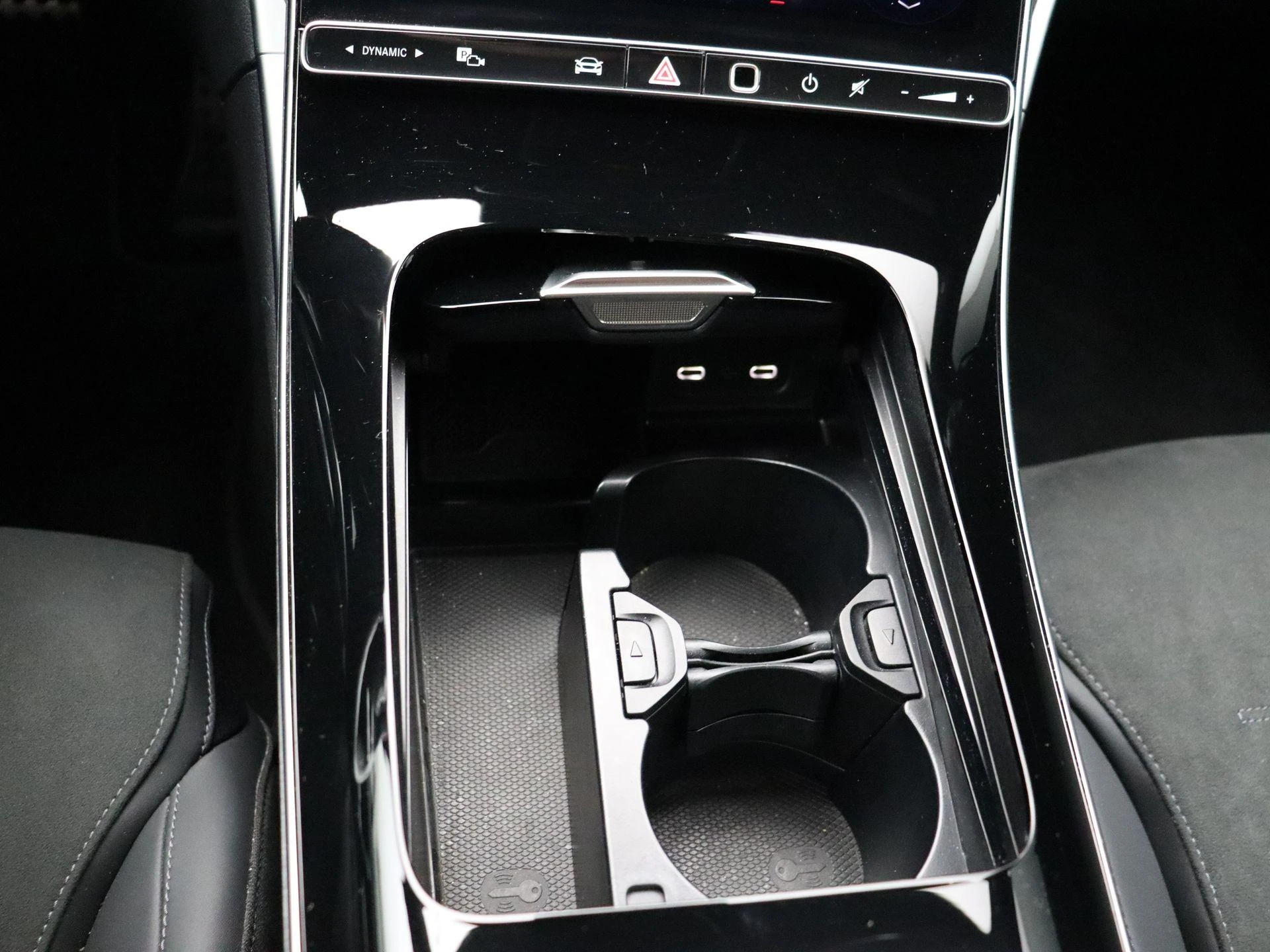 Mercedes-Benz-C-Klasse-image-21