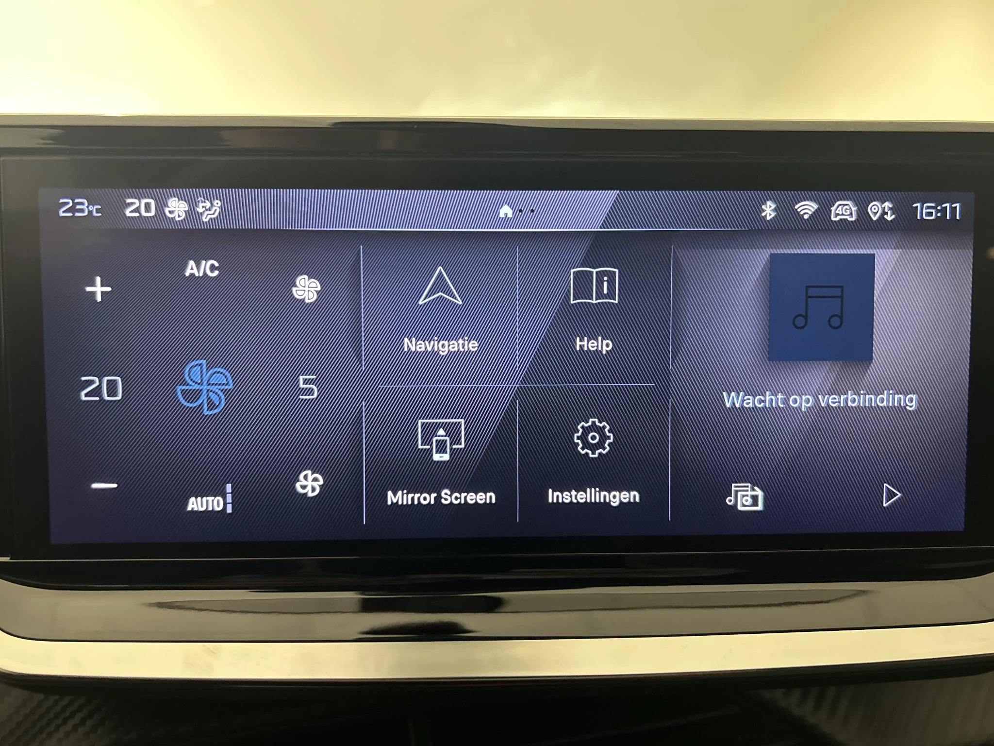 Peugeot 2008 1.2 Hybrid 145 Allure