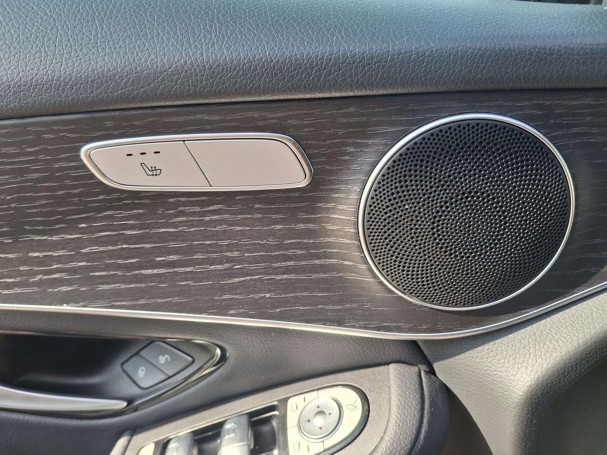 Mercedes-Benz-GLC-image-12