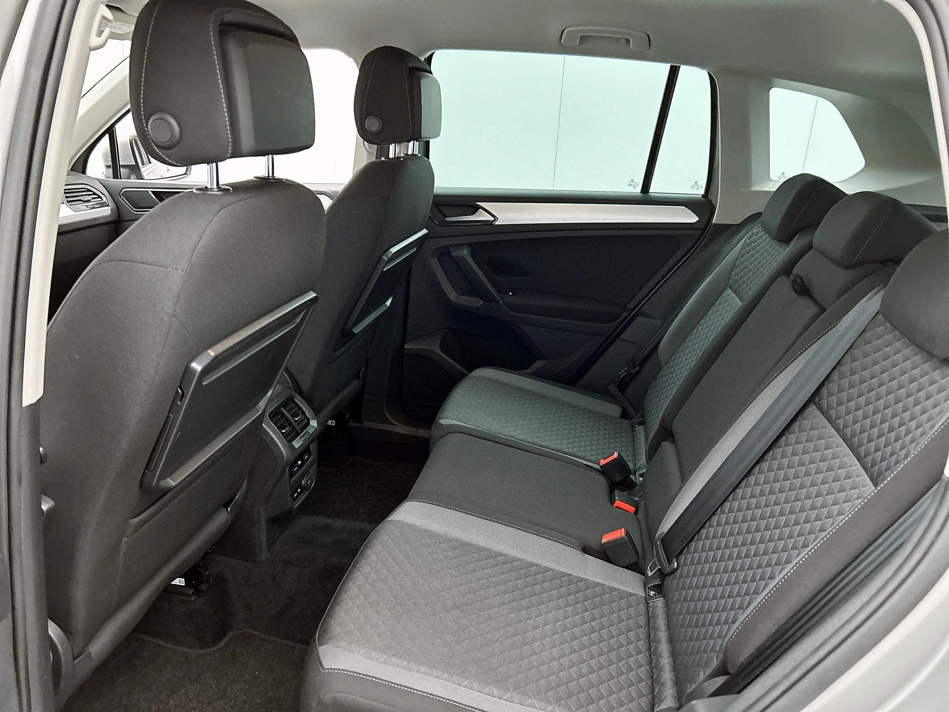 Volkswagen-Tiguan-image-25