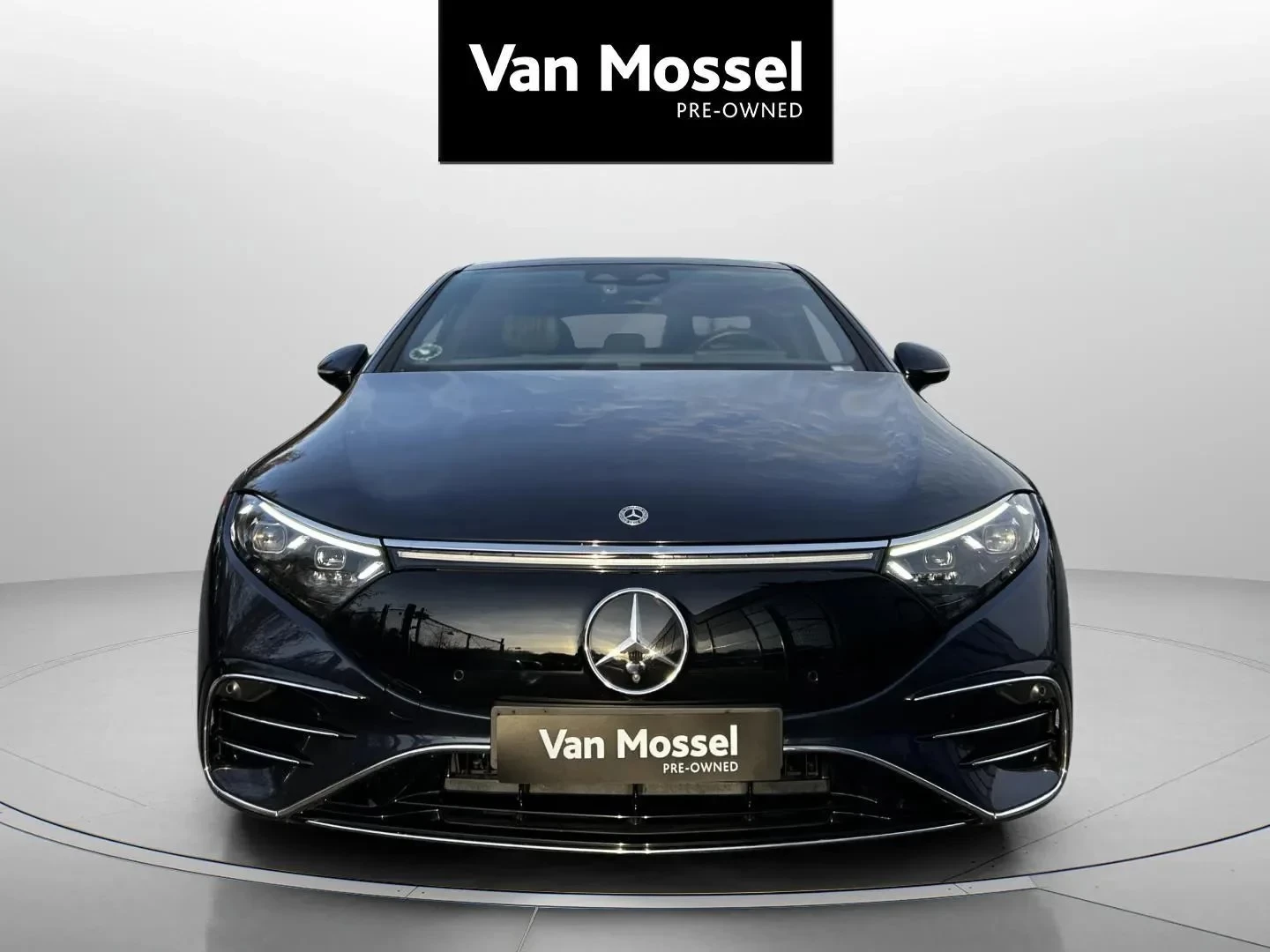 Mercedes-Benz-EQS-image-2