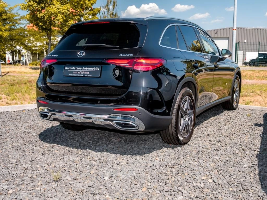 Mercedes-Benz-GLC 300 d-image-5