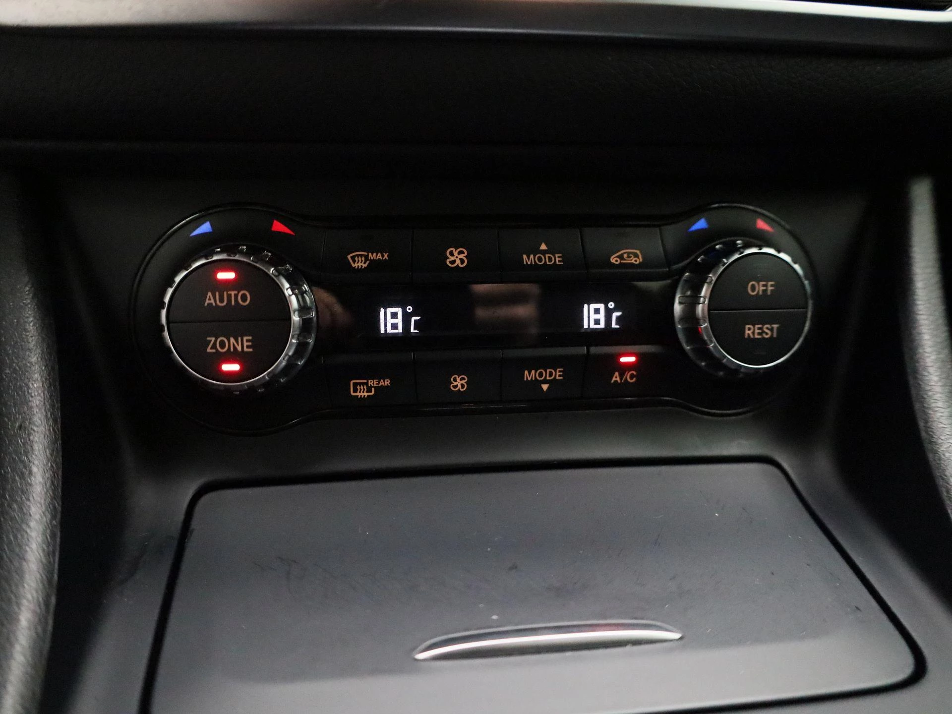 Mercedes-Benz-GLA-image-22