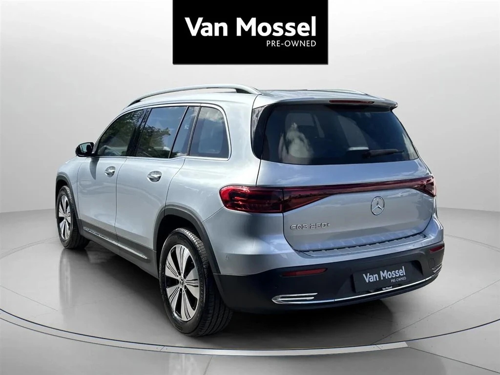 Mercedes-Benz-EQB-image-6