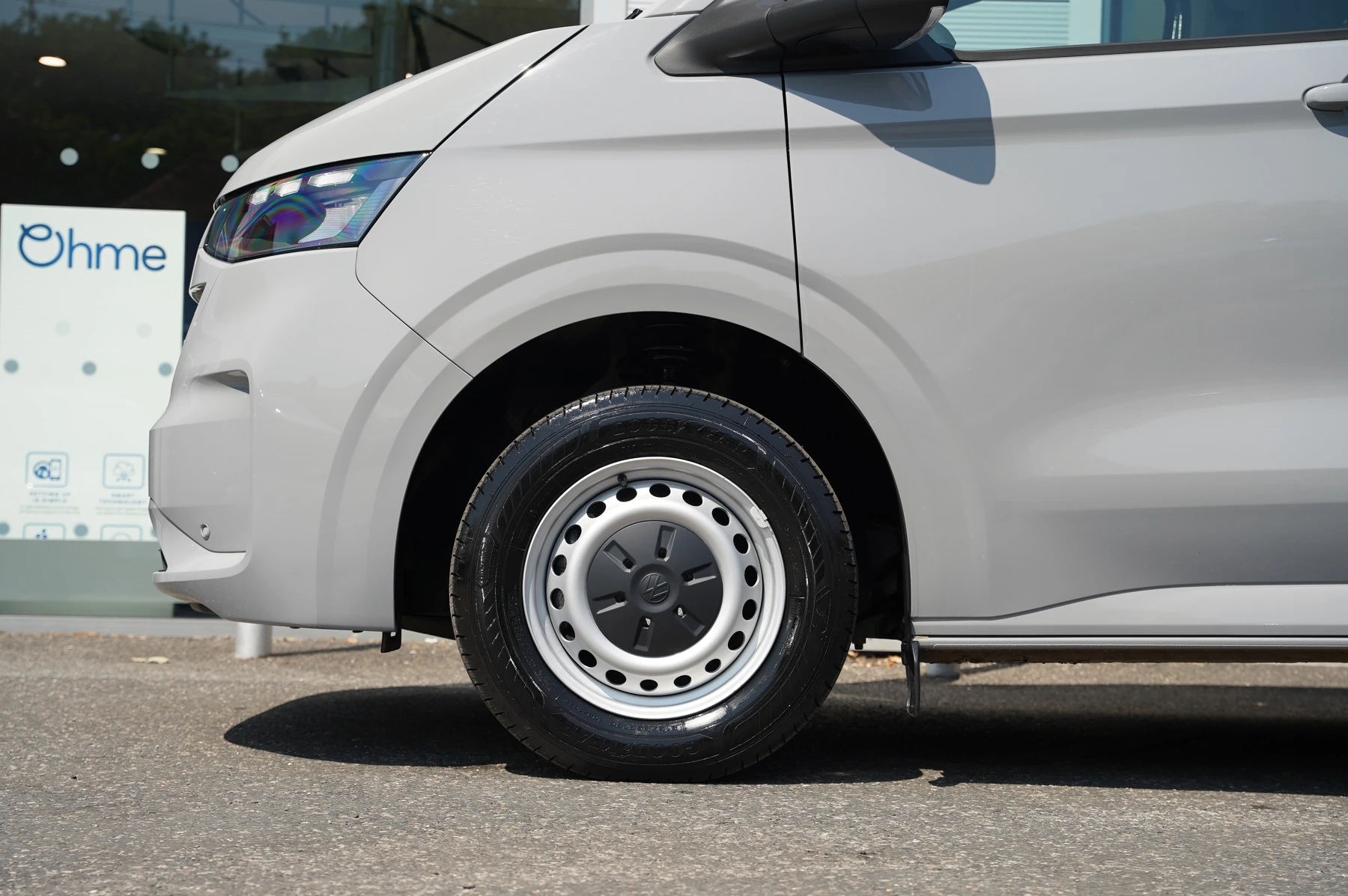 Volkswagen-Transporter-image-4