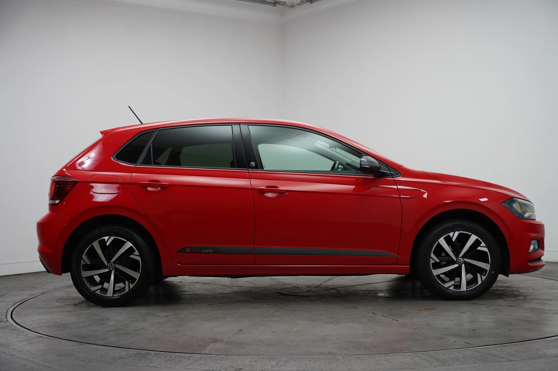 Volkswagen-Polo-image-3