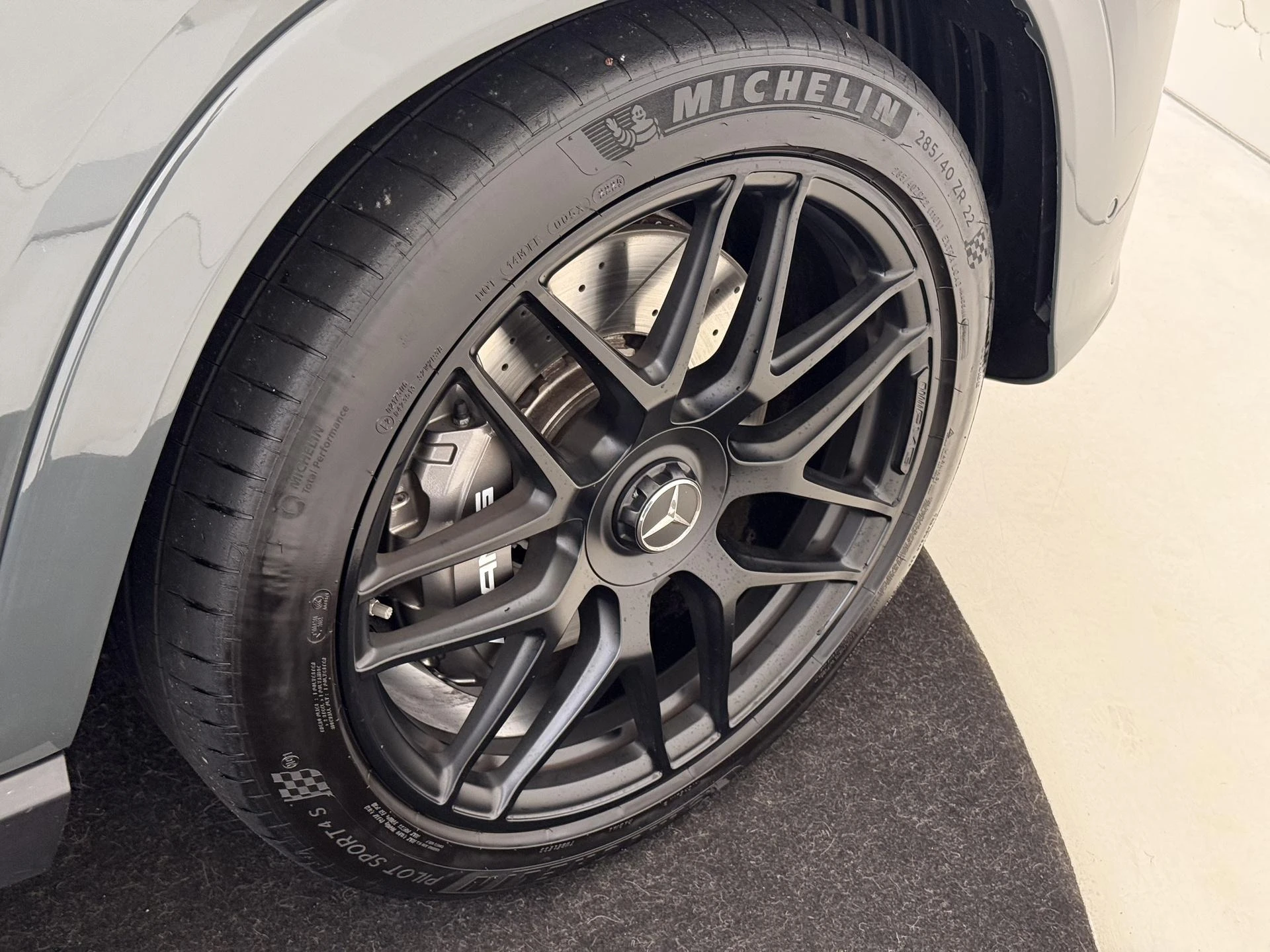 Mercedes-Benz-GLE-image-35