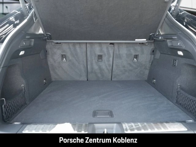 Porsche Macan 4 -