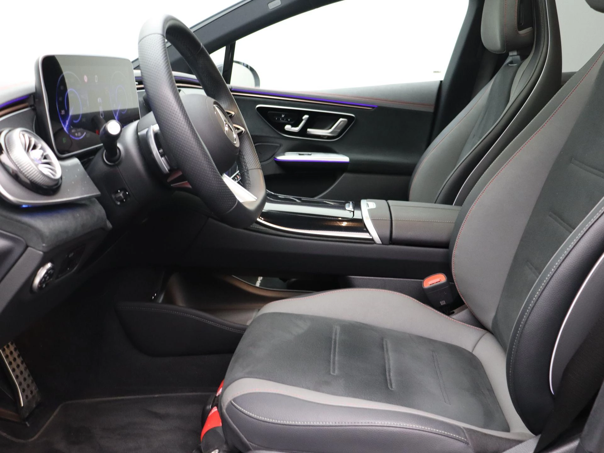 Mercedes-Benz EQE 300 AMG Line + PANORAMISCH DAK + CARPLAY + LED +