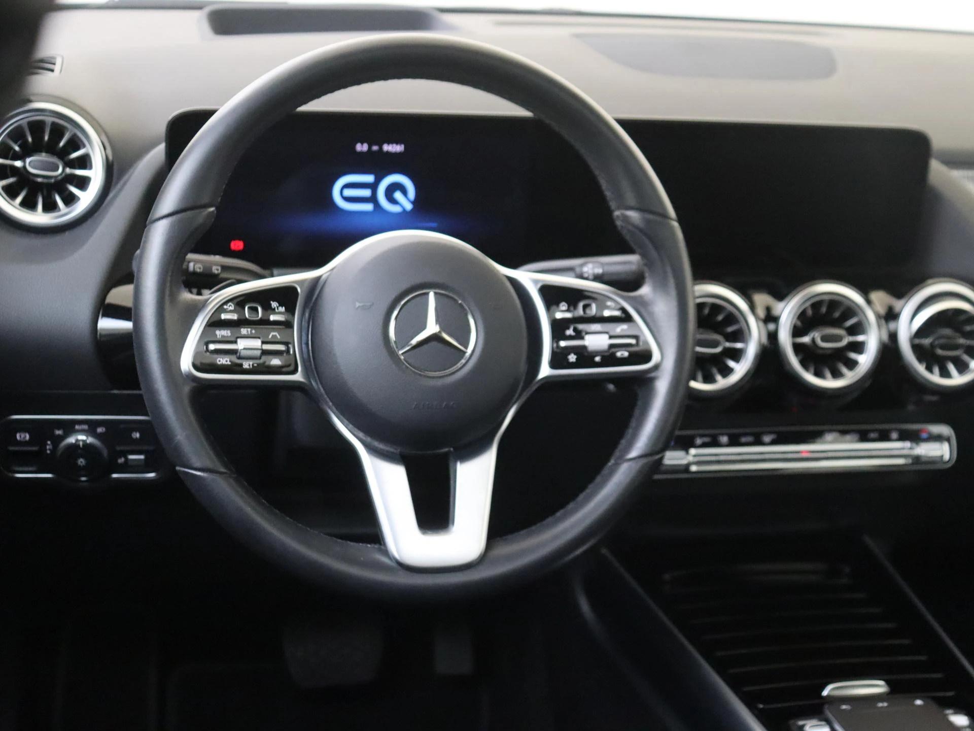 Mercedes-Benz-EQA-image-9