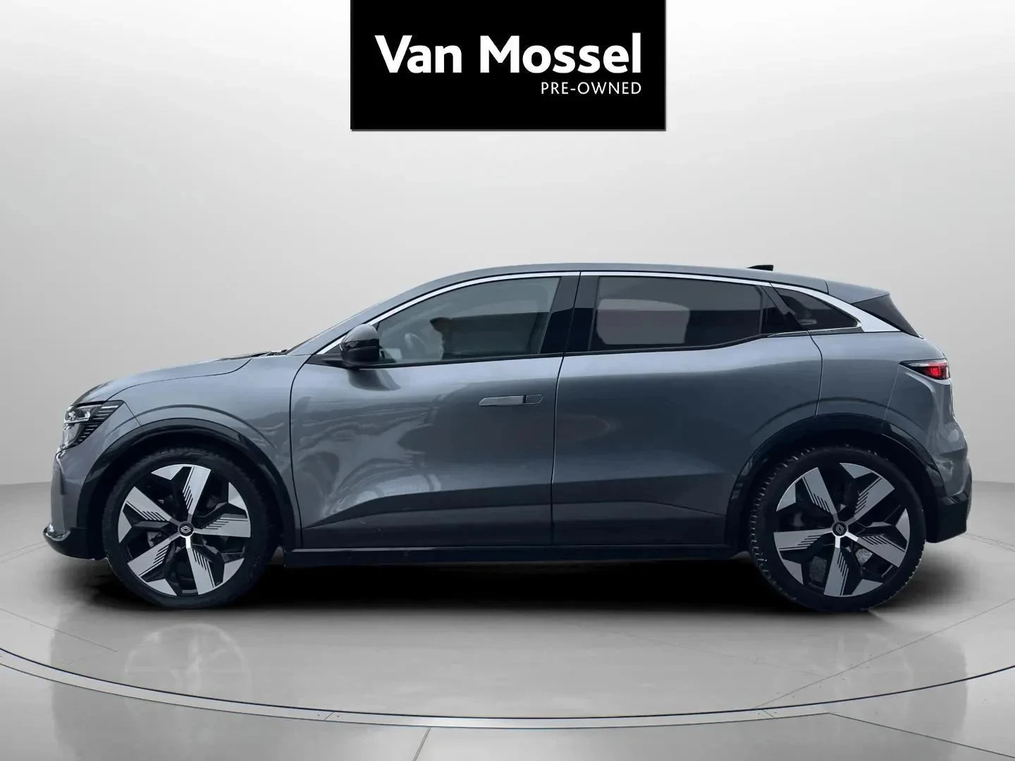 Renault-Megane E-Tech-image-7