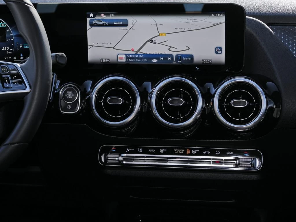 Mercedes-Benz-GLA 200 d-image-11