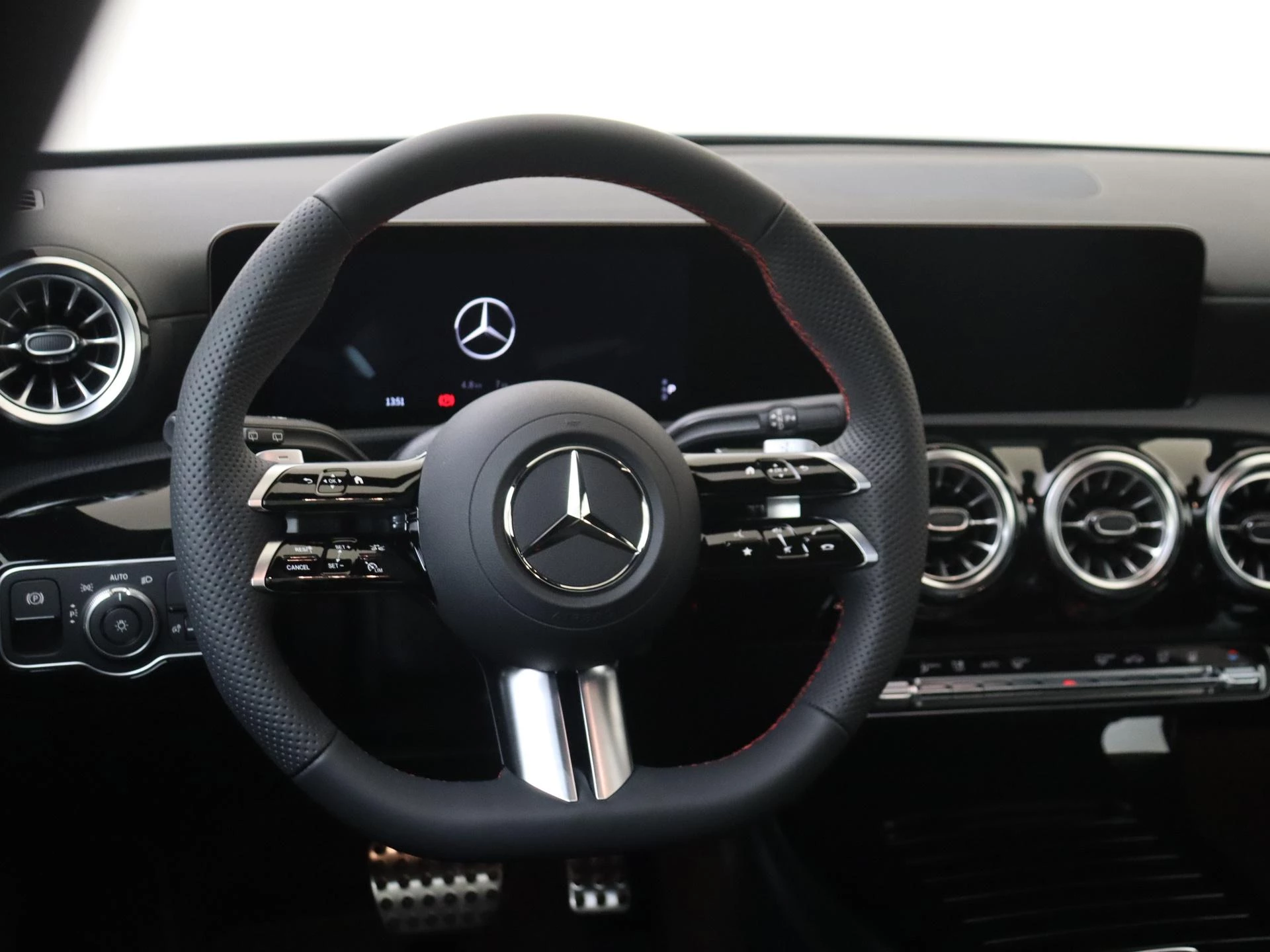 Mercedes-Benz-A-Klasse-image-12