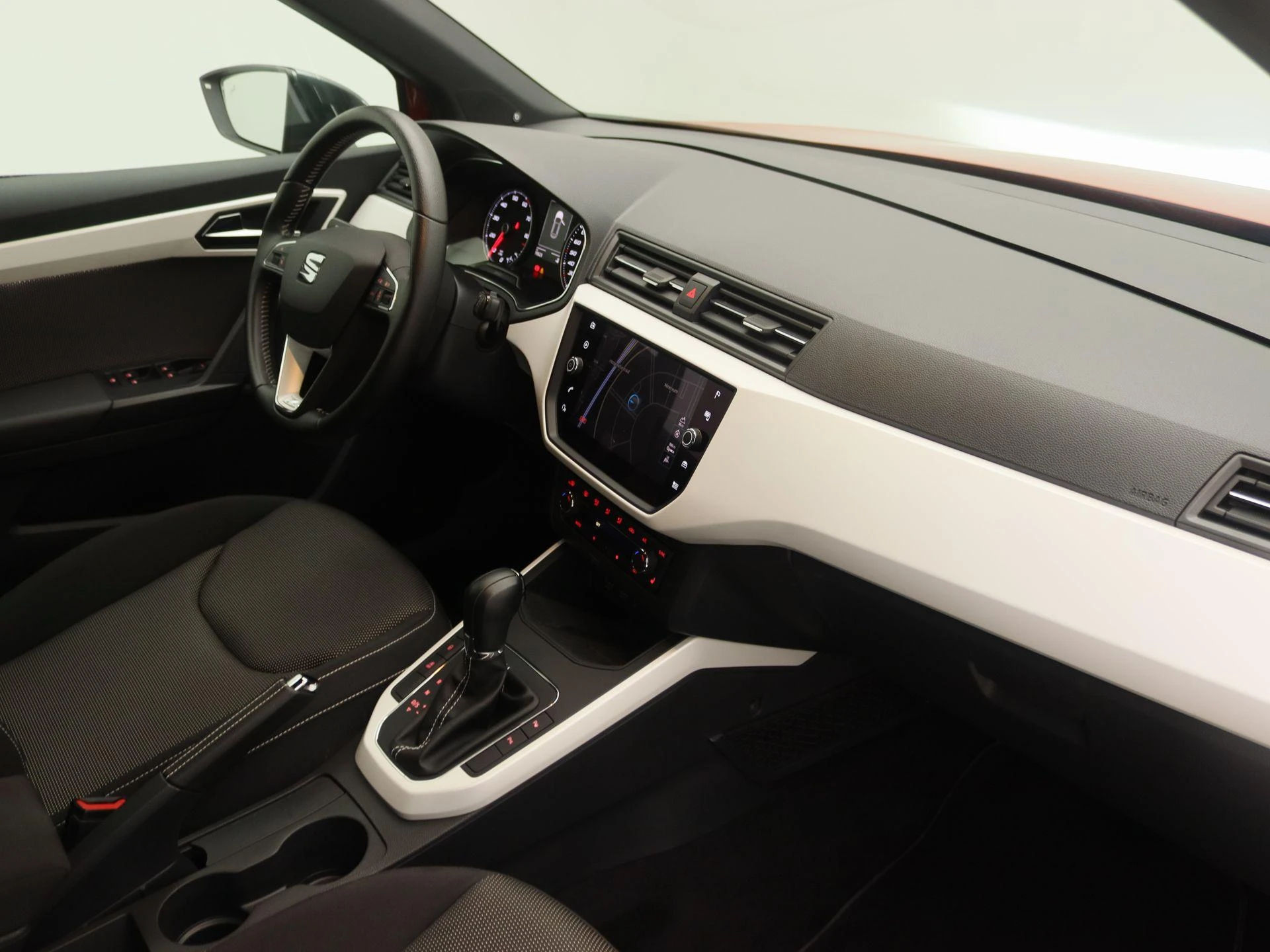 SEAT-Arona-image-23