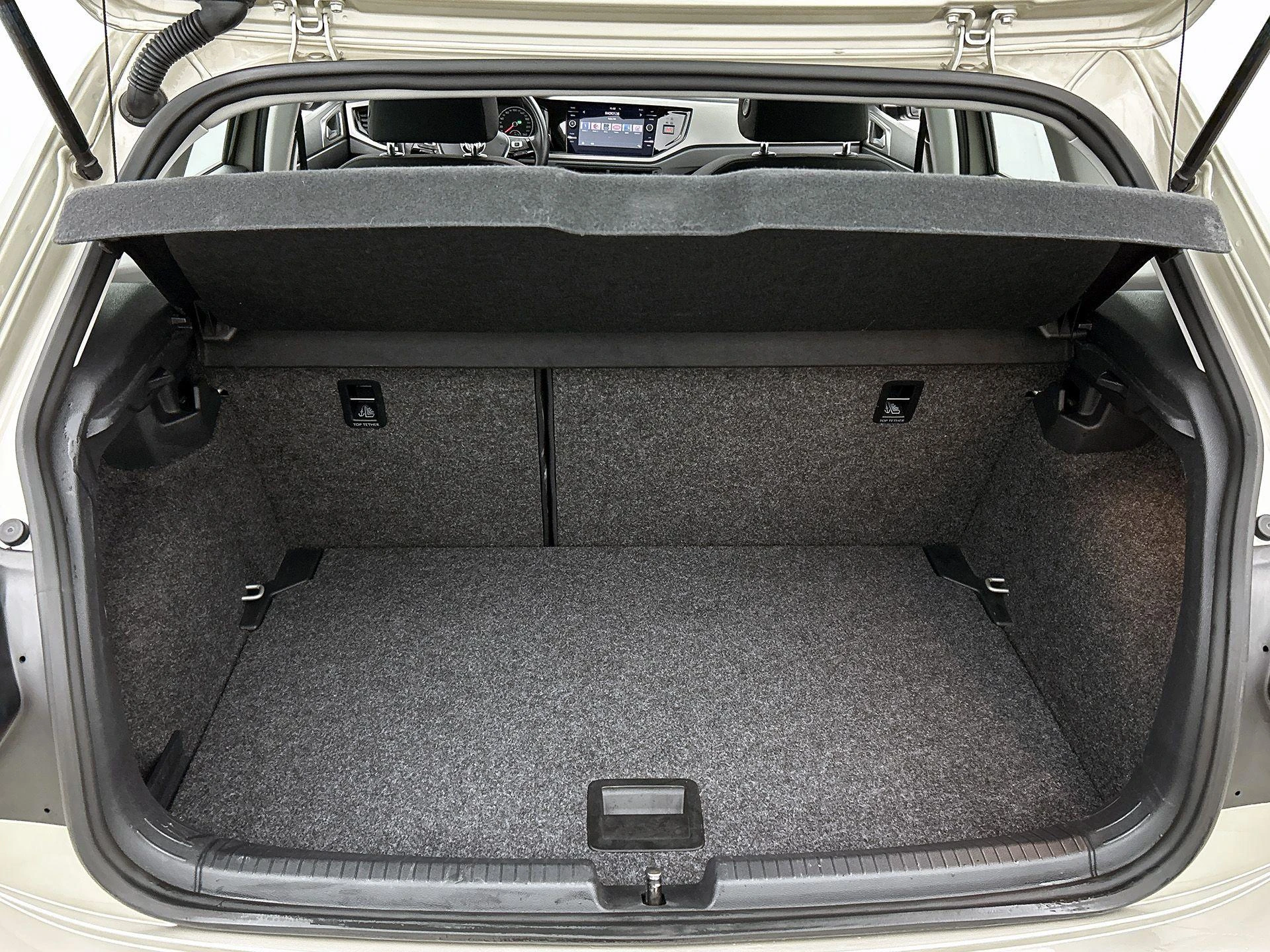 Volkswagen-Polo-image-14