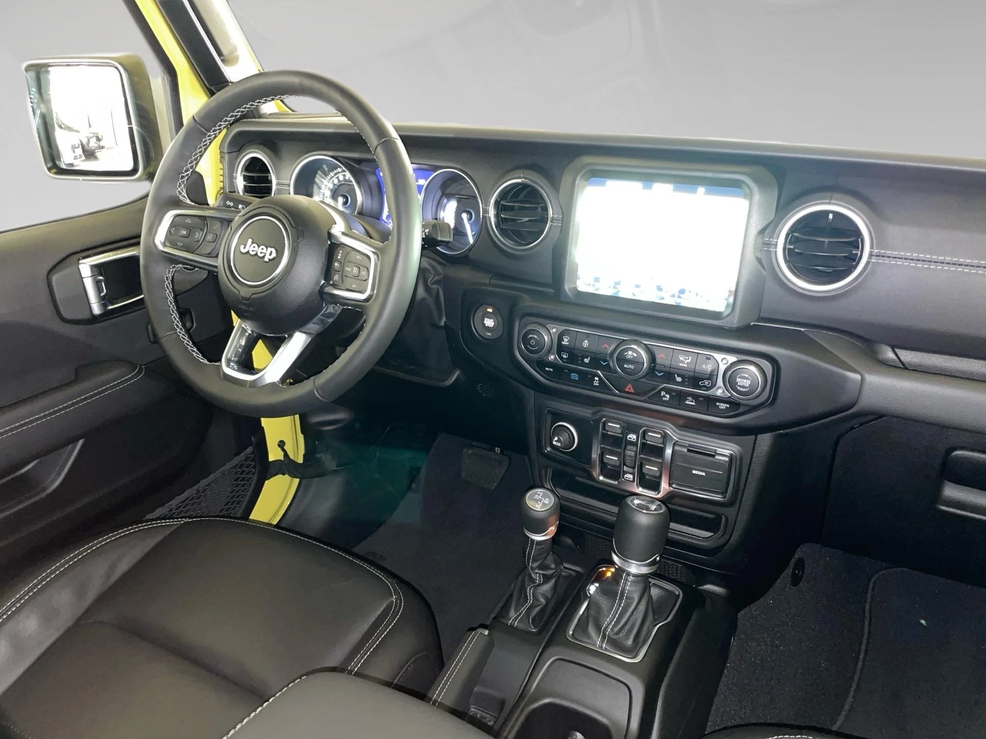 Jeep Wrangler 2.0 SAHARA Turbo 272hp AT8 4x4