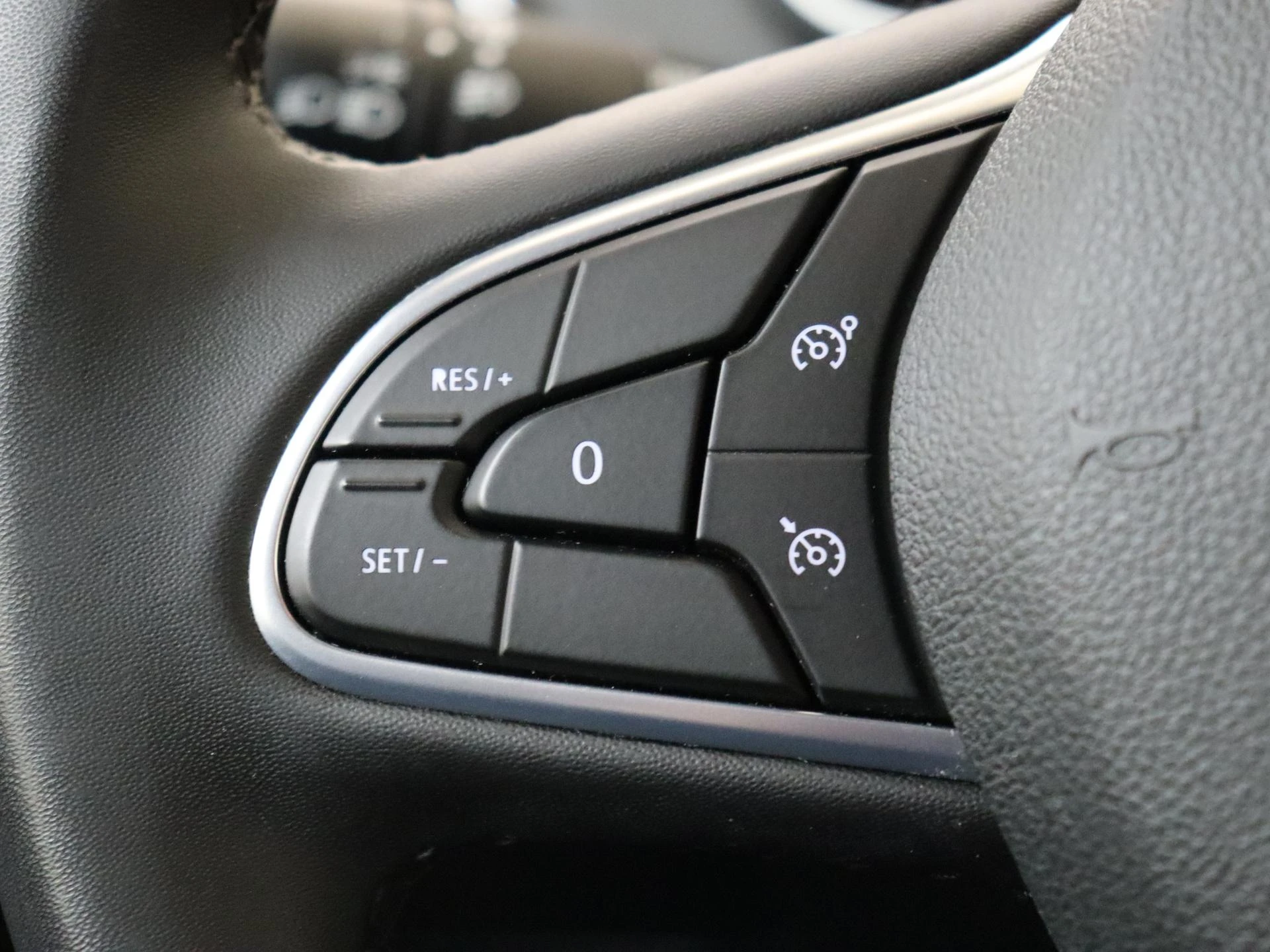 Renault-Mégane Estate-image-11