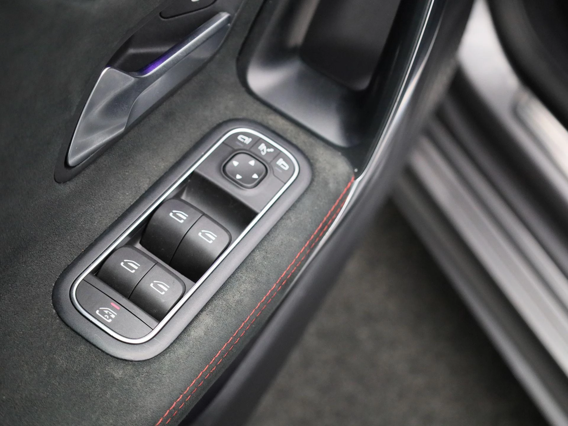 Mercedes-Benz-CLA-image-28