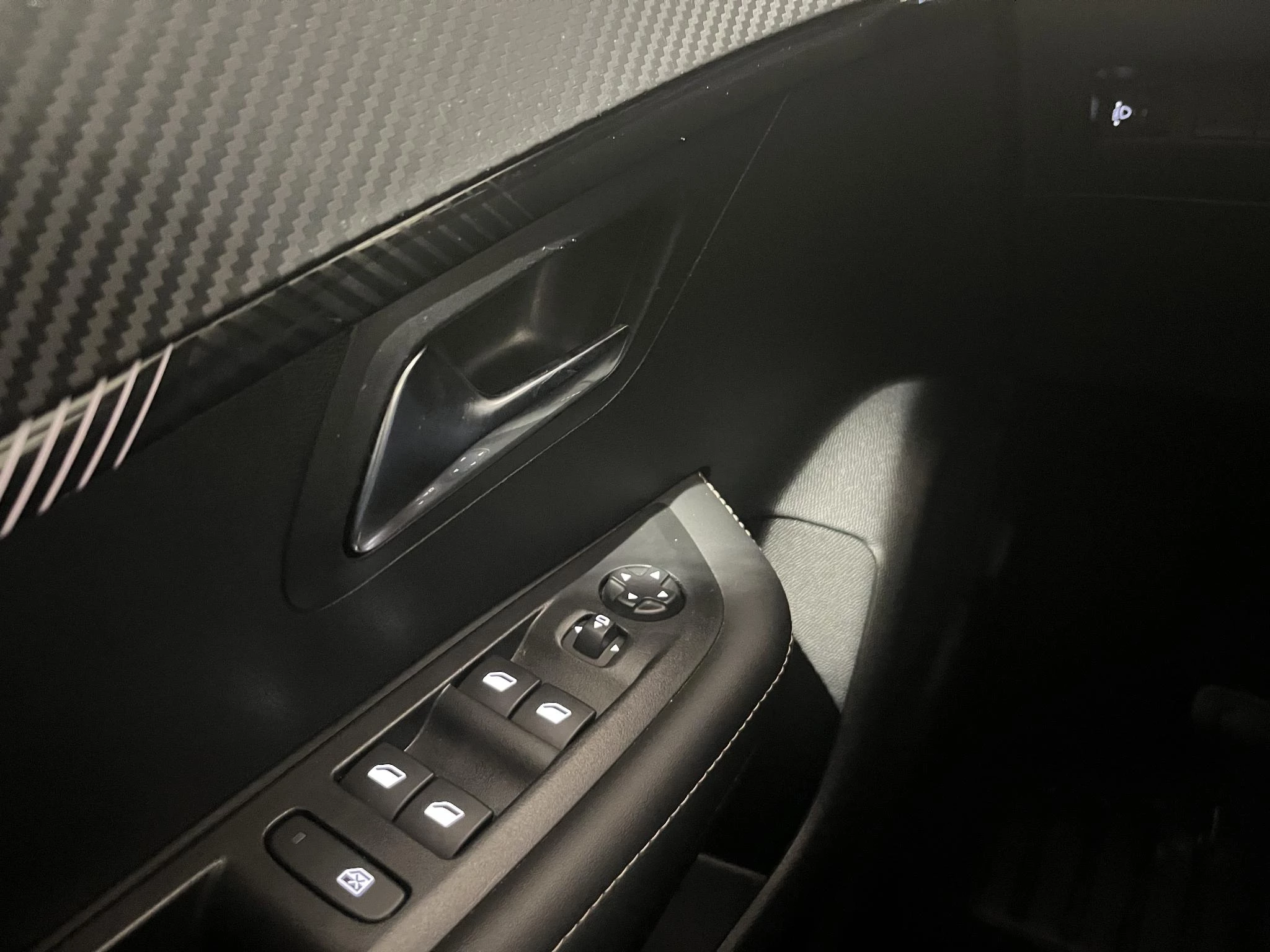 Peugeot-208-image-17