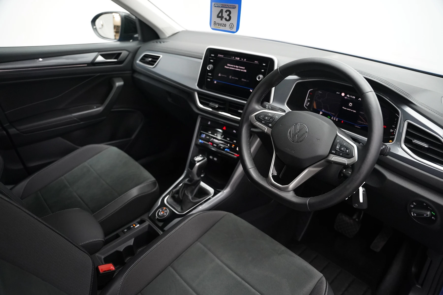 Volkswagen-T-Roc-image-5
