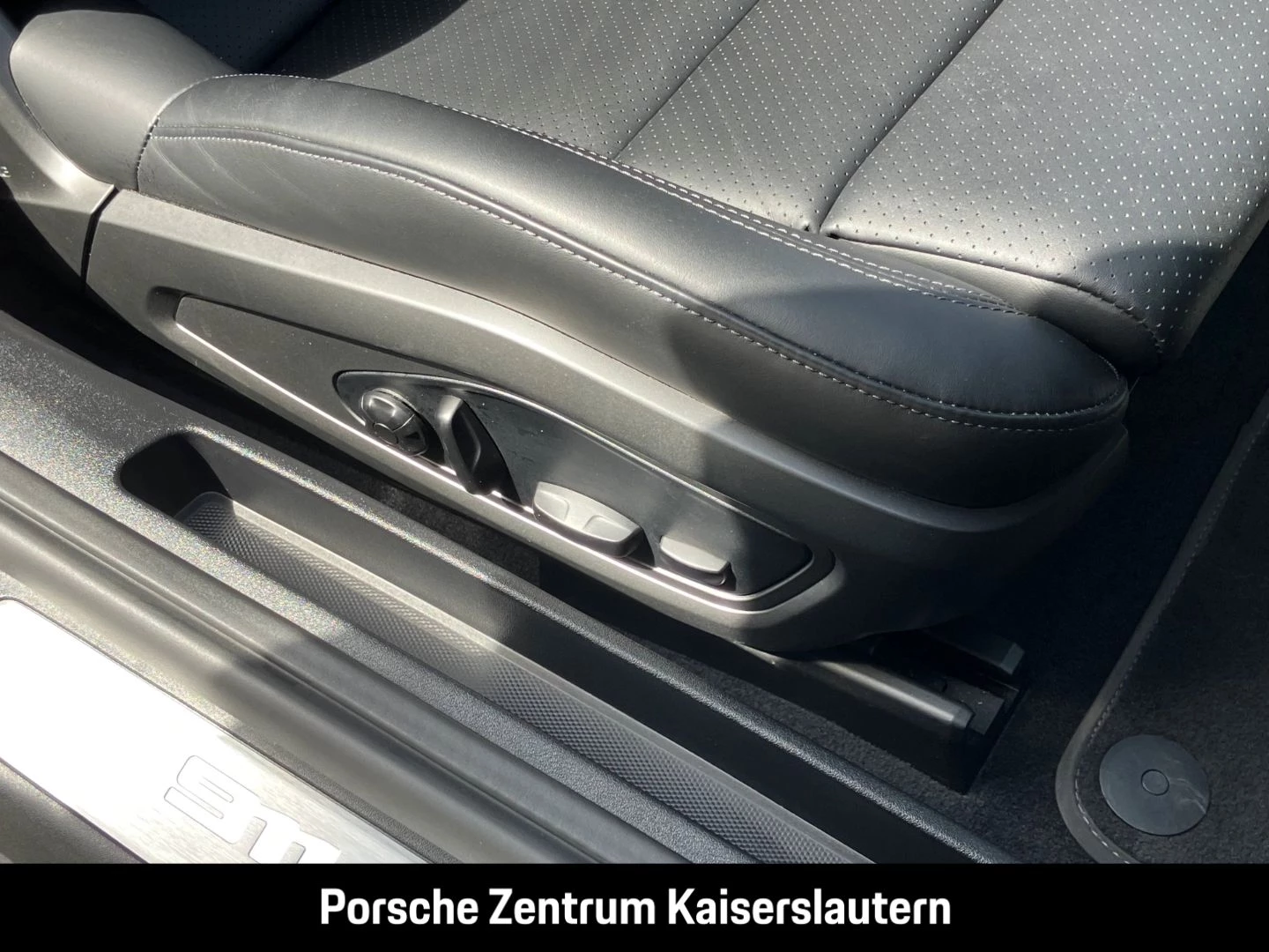 Porsche 911 992 Carrera 4 Cabrio Sportabgas BOSE 21-Zoll carrera