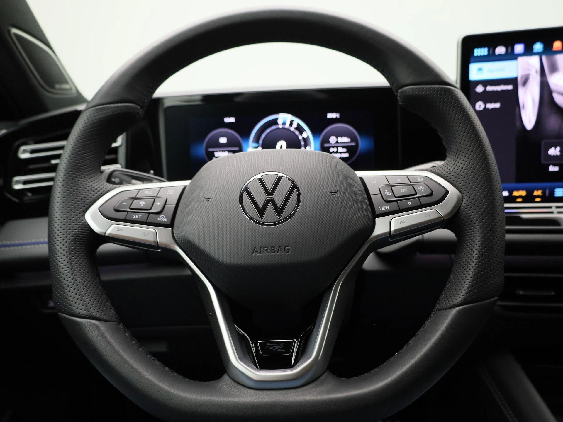 Volkswagen-Tiguan-image-38