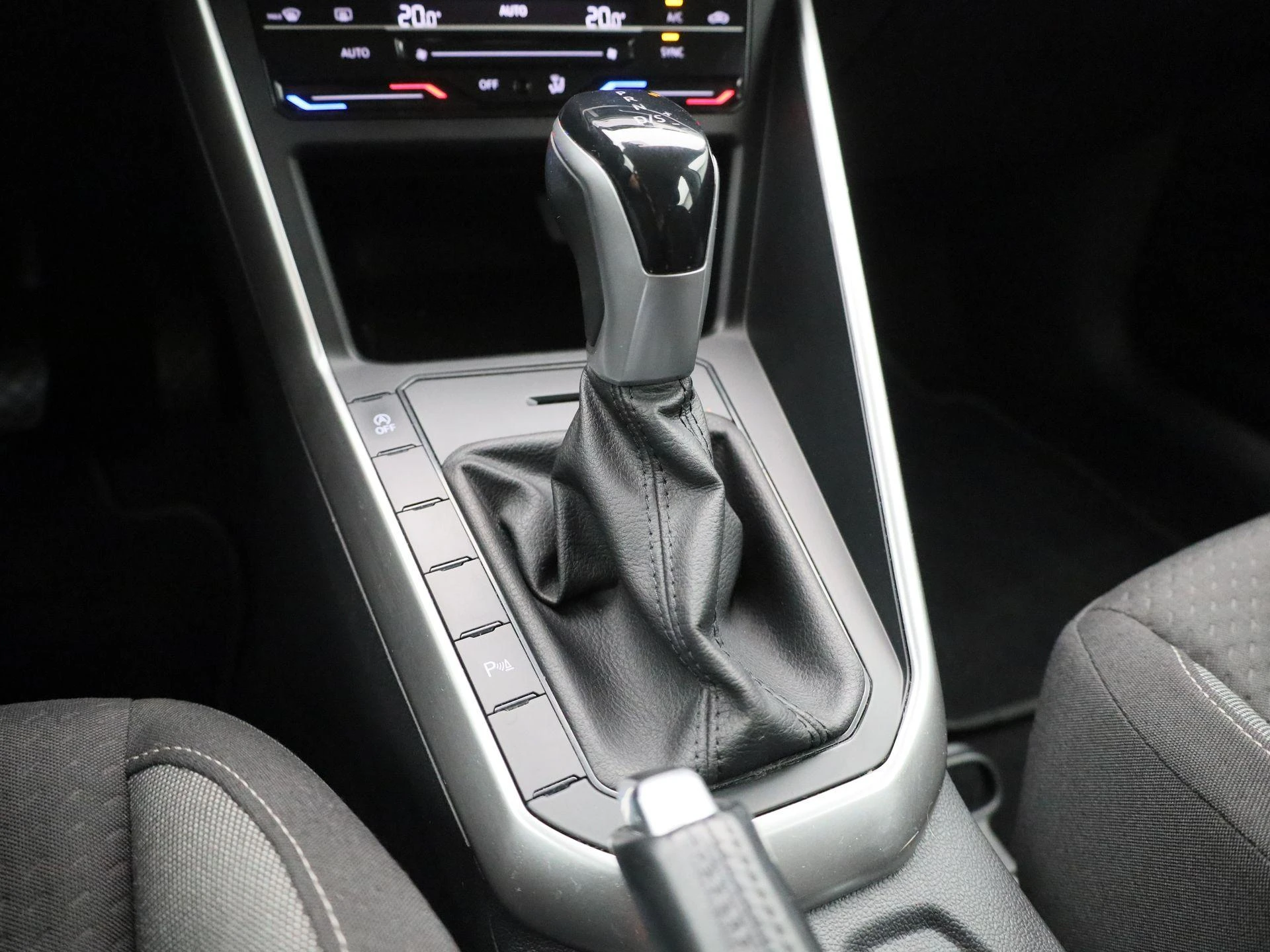 Volkswagen-Polo-image-19