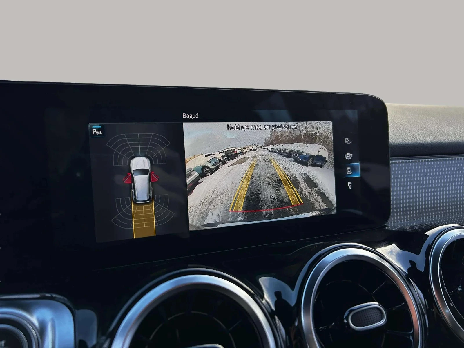 Mercedes-Benz-GLB-image-17