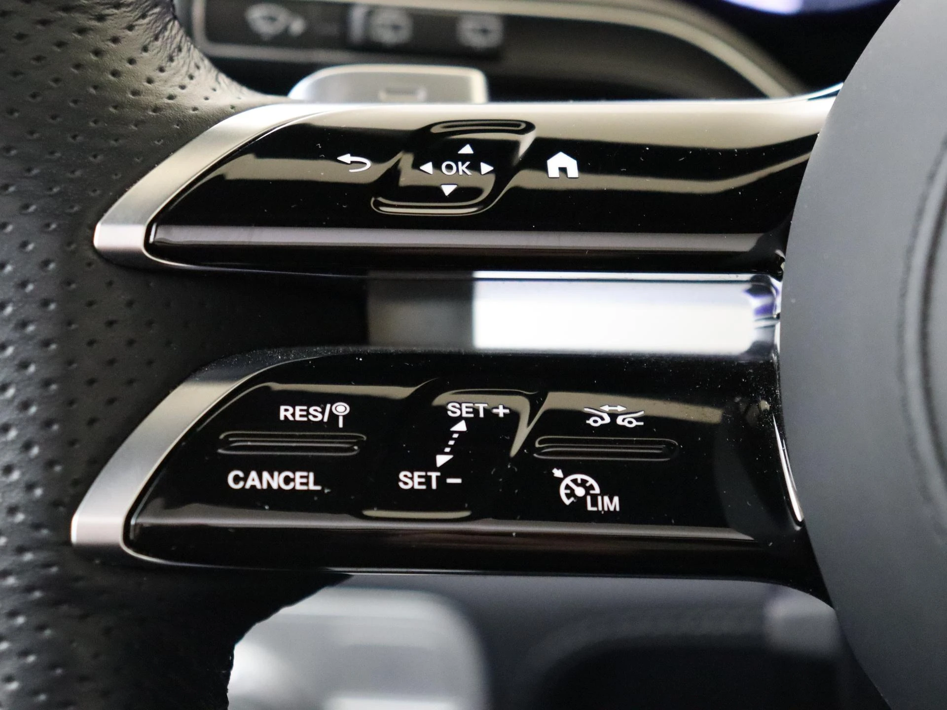 Mercedes-Benz-GLE-image-12