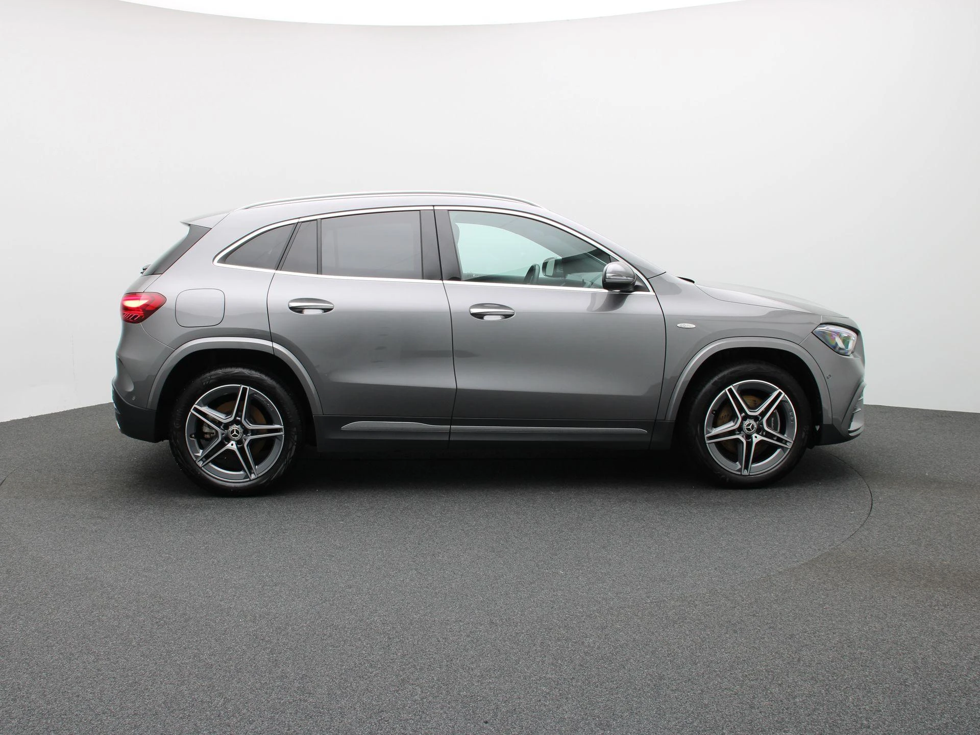 Mercedes-Benz-GLA-image-5