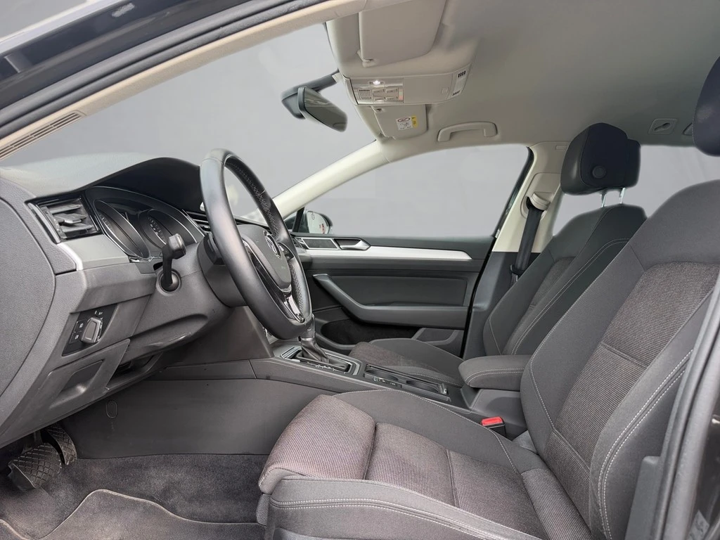 Volkswagen-Passat-image-6