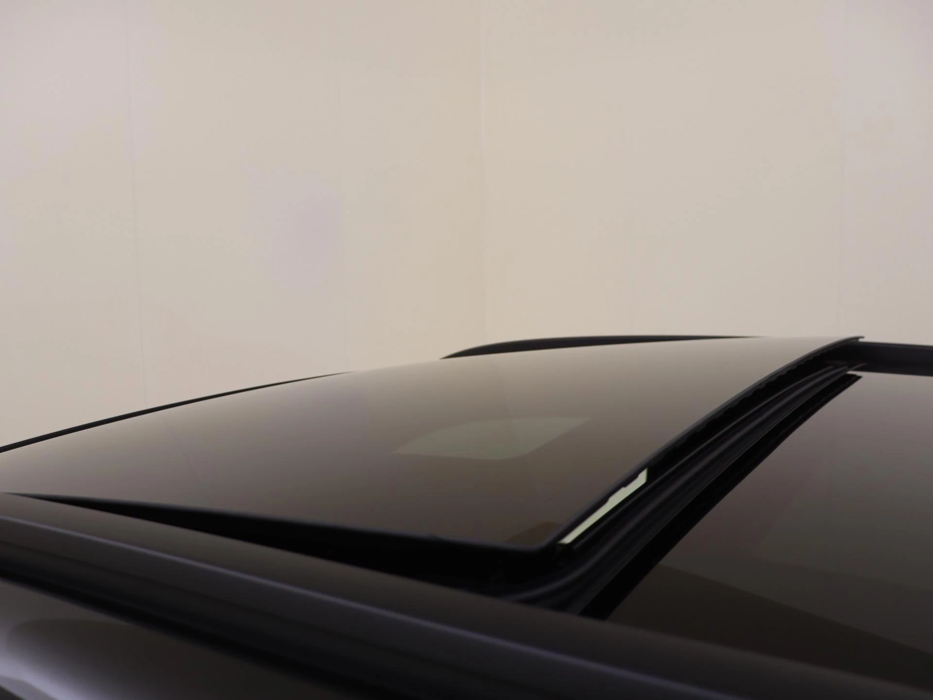 Mercedes-Benz-GLC-image-27