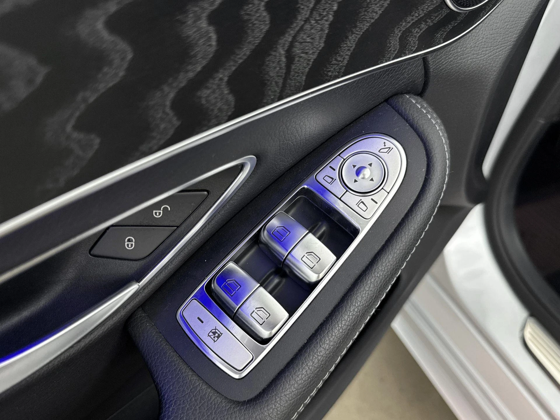 Mercedes-Benz-C-Klasse-image-20