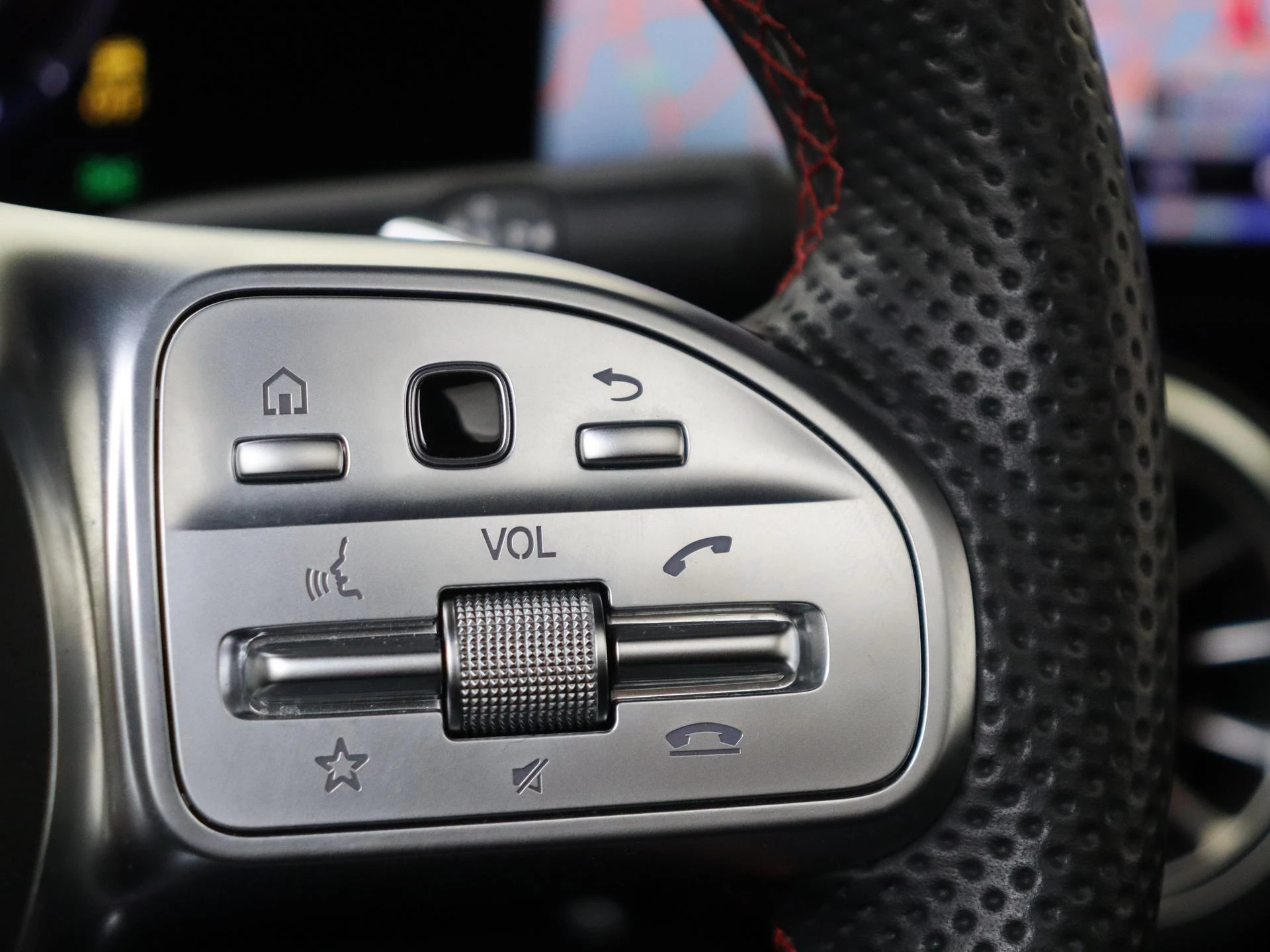 Mercedes-Benz-GLA-image-13