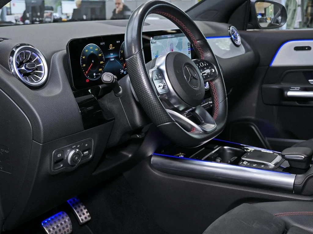 Mercedes-Benz-GLA 200-image-9