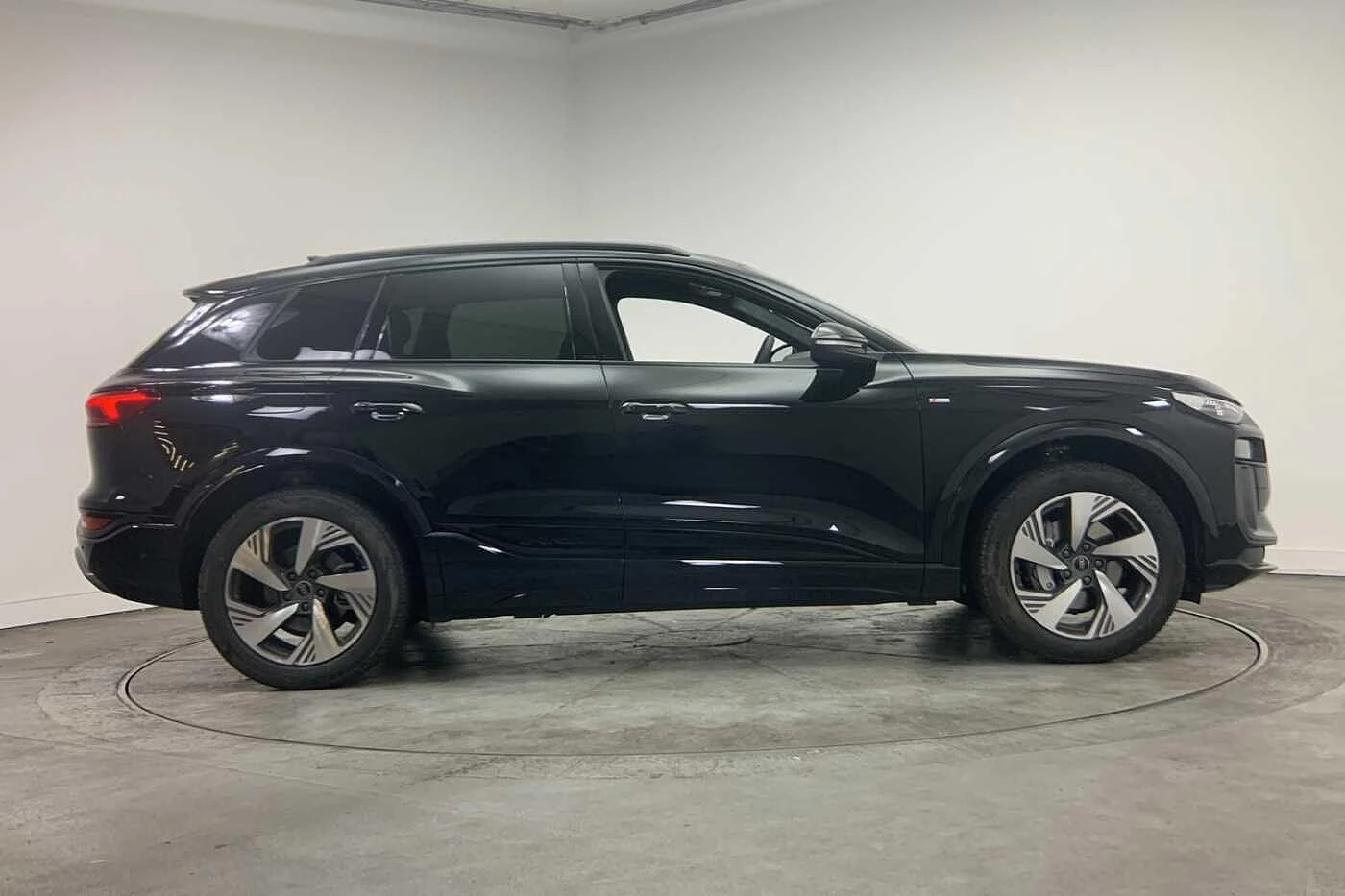 Audi-Q6 e-tron-image-3